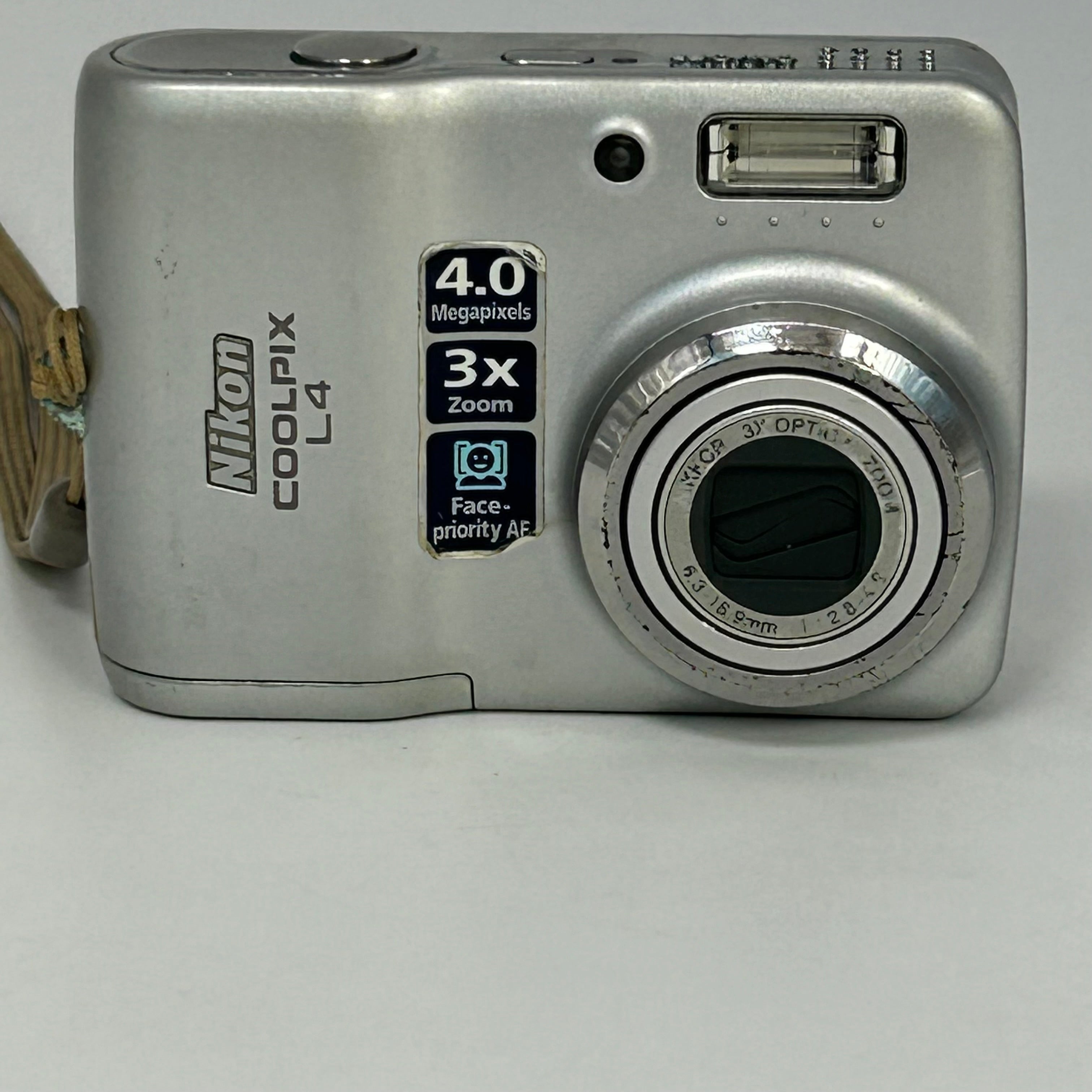 Nikon Coolpix L4 Digital Camera Untested