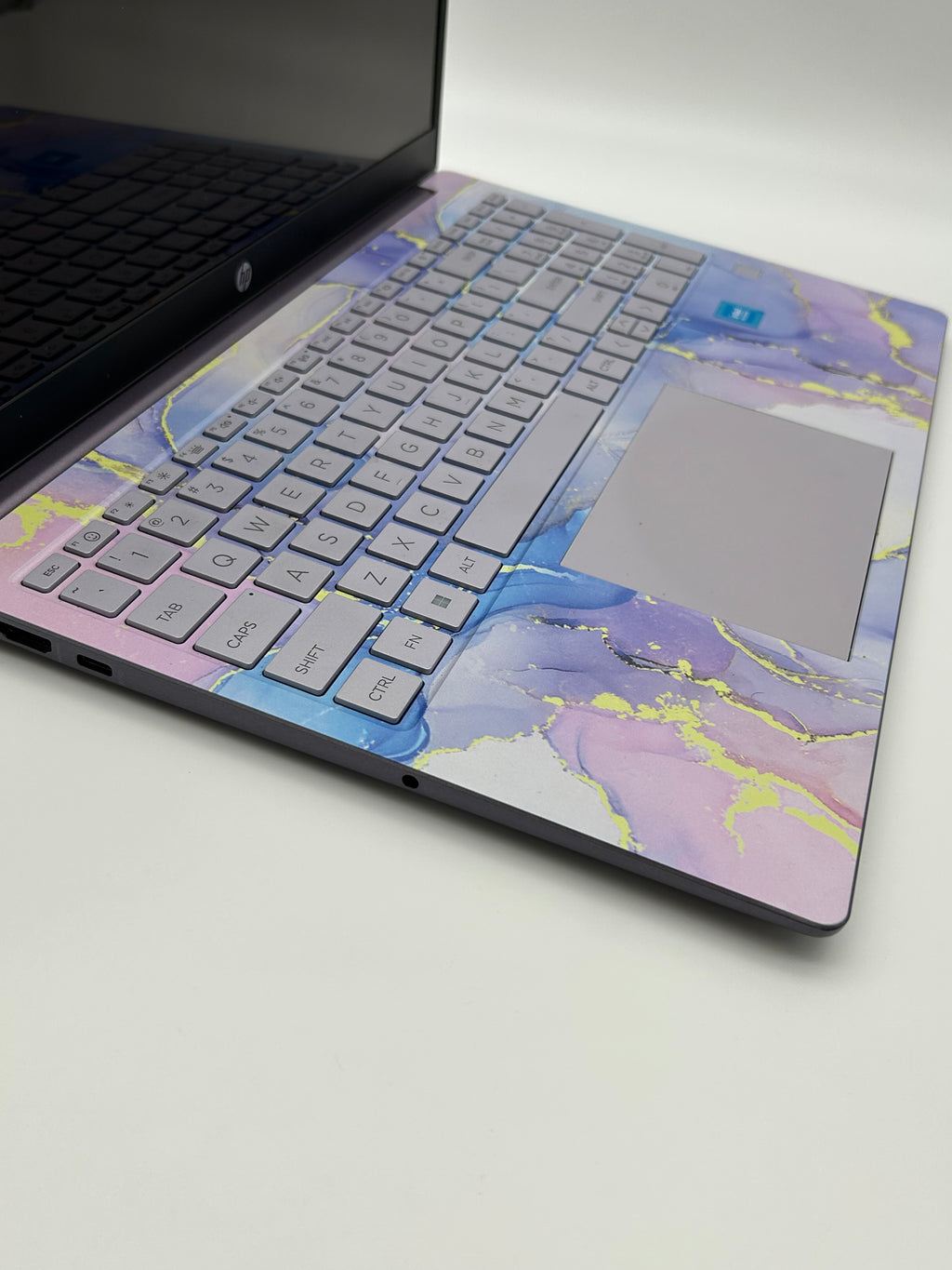 HP Laptop 15-fd0629ds 15-inch 1.2GHz 4GB RAM 128GB SSD Purple Used