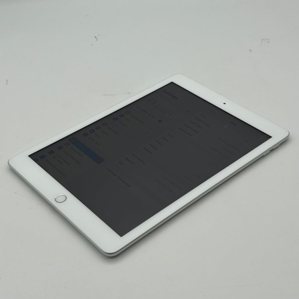Apple iPad (6th Generation) A1893 32 GB, Wi-Fi, 9.7 in - Silver | MR7G2LL/A