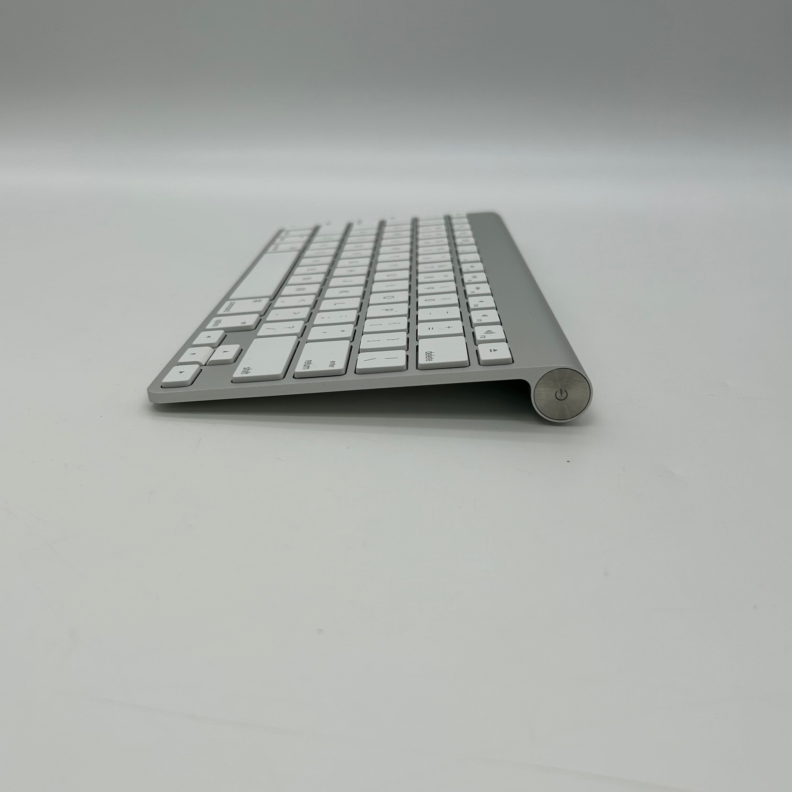 Apple A1314 White Keyboard Open Box