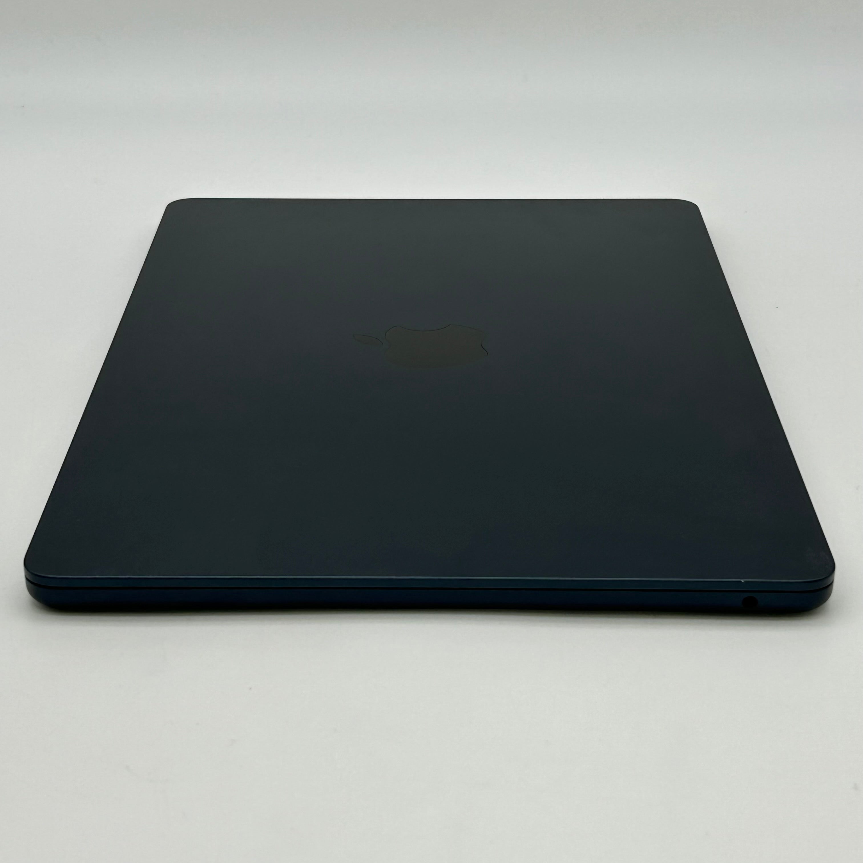 2022 Apple MacBook Air 13.6" M2 8C GPU 3.5GHz 16GB RAM 256GB SSD A2681