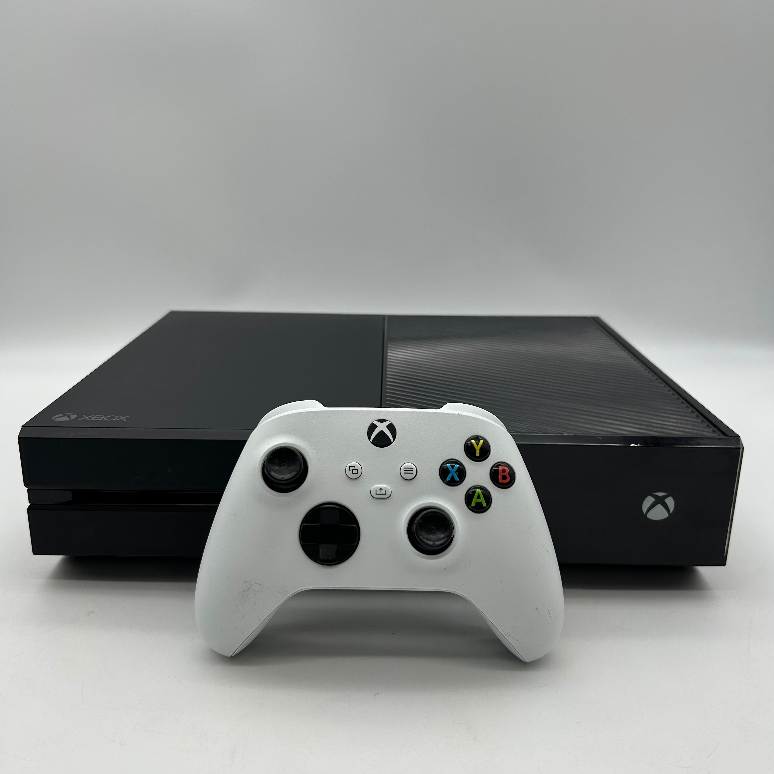 Microsoft Xbox One (1540) 2013 1TB Console Bundle: 3 Games and Controller
