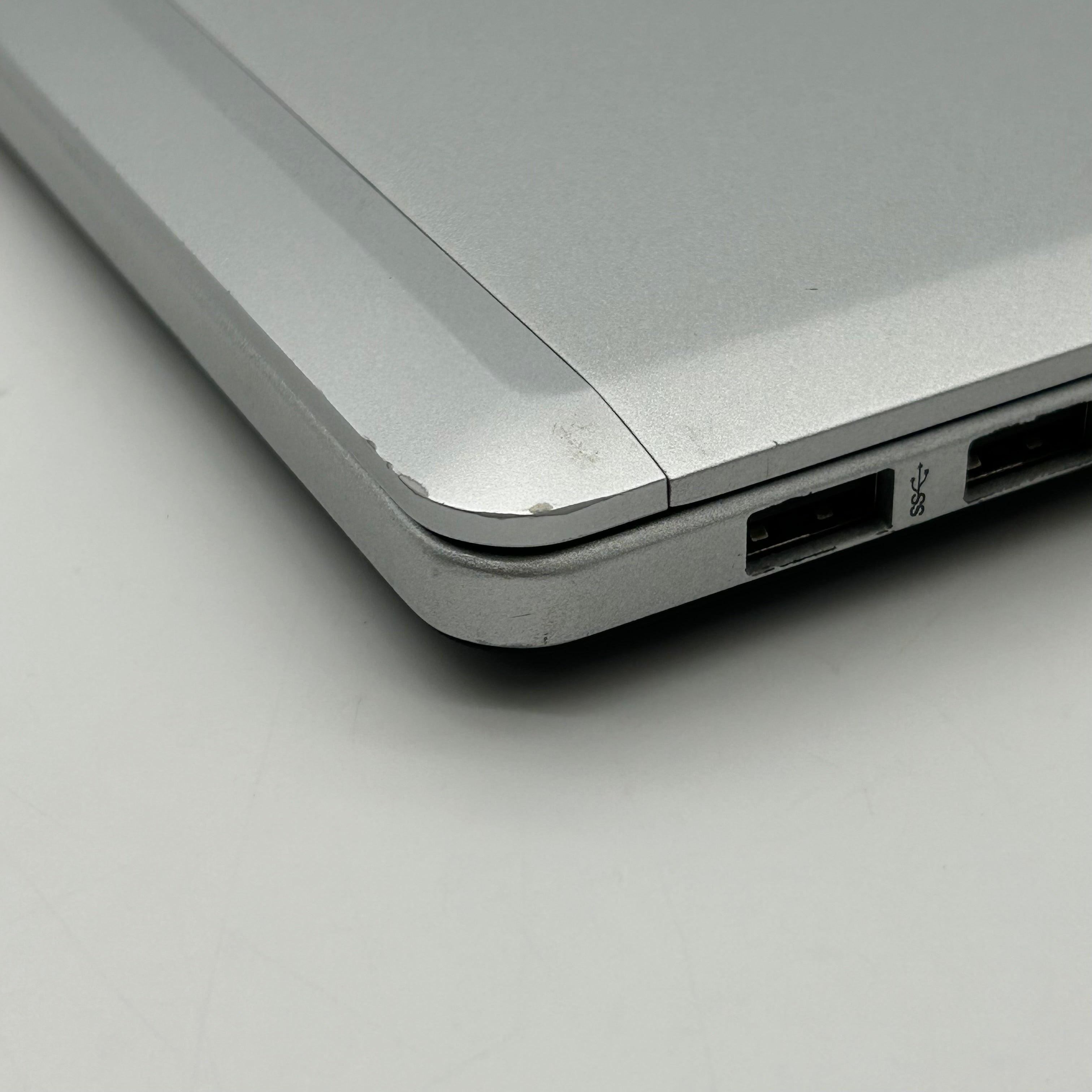 HP EliteBook Folio 9480m 14" |Core i7 2.1GHz |8GB RAM |256GB| Silver w/ Charger