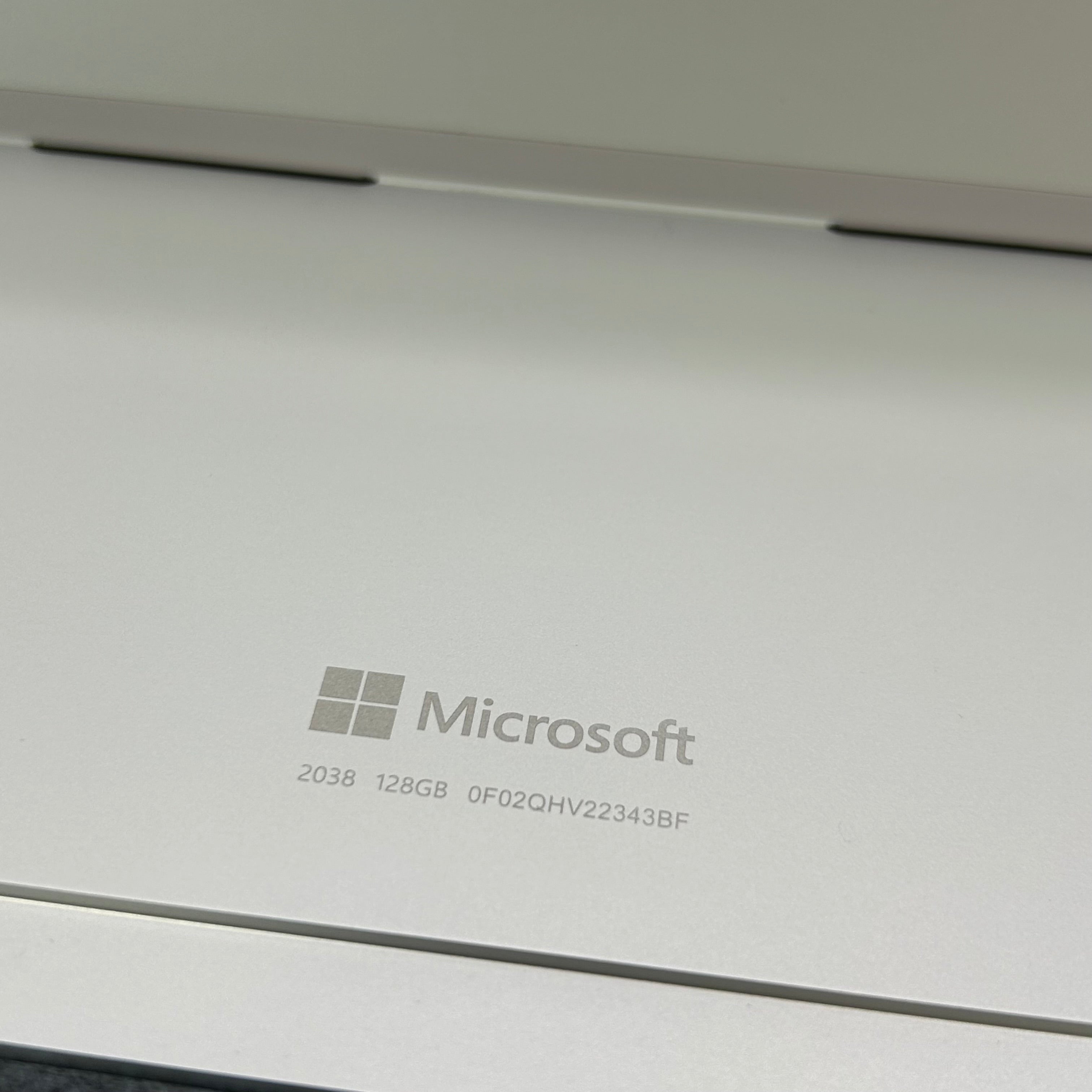 Microsoft Surface Pro 9 13-inch i5-1235U 8GB RAM 128GB SSD Silver w/ Keyboard