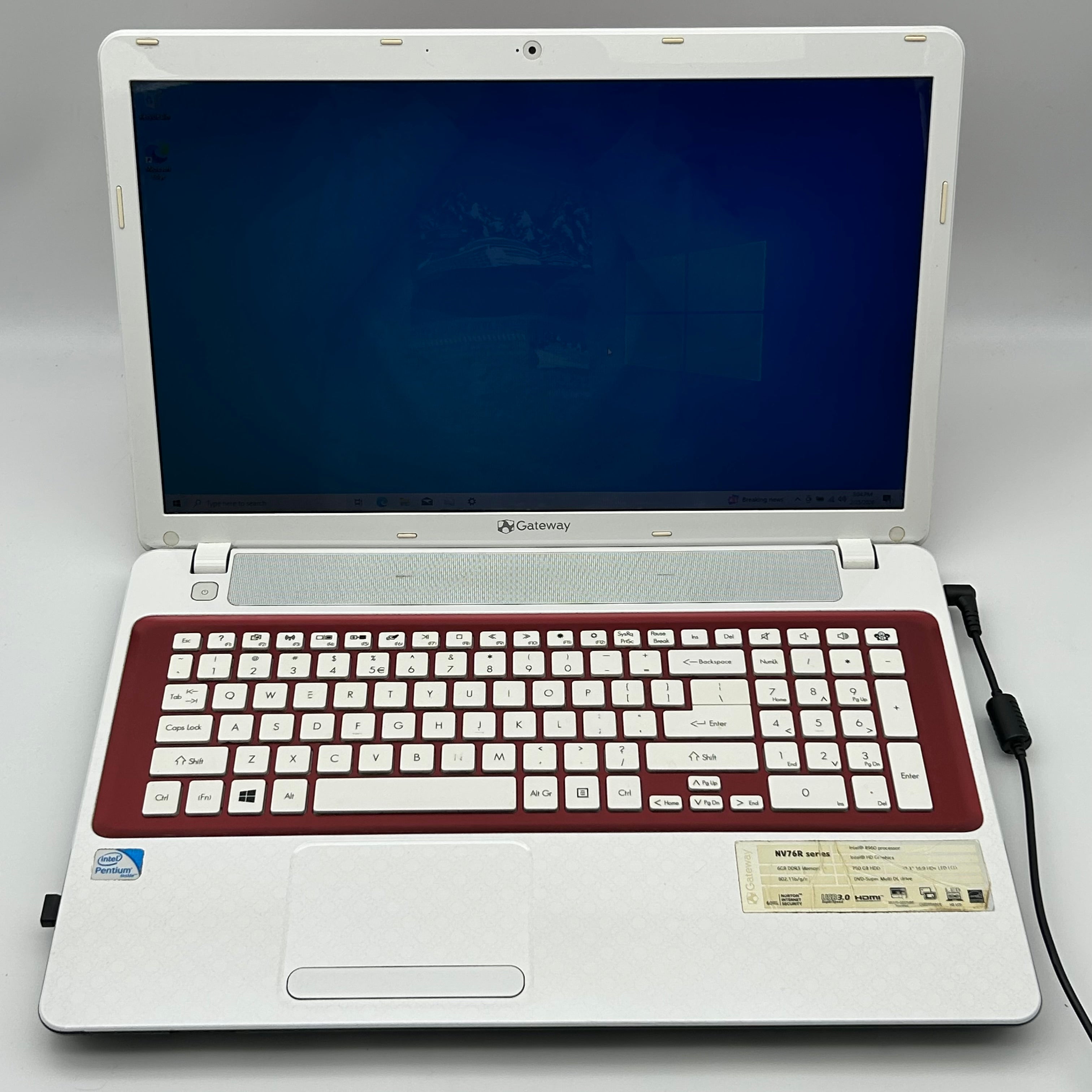 Gateway NV76R Laptop 17-inch Intel Pentium 6GB RAM 700GB HDD Red Used