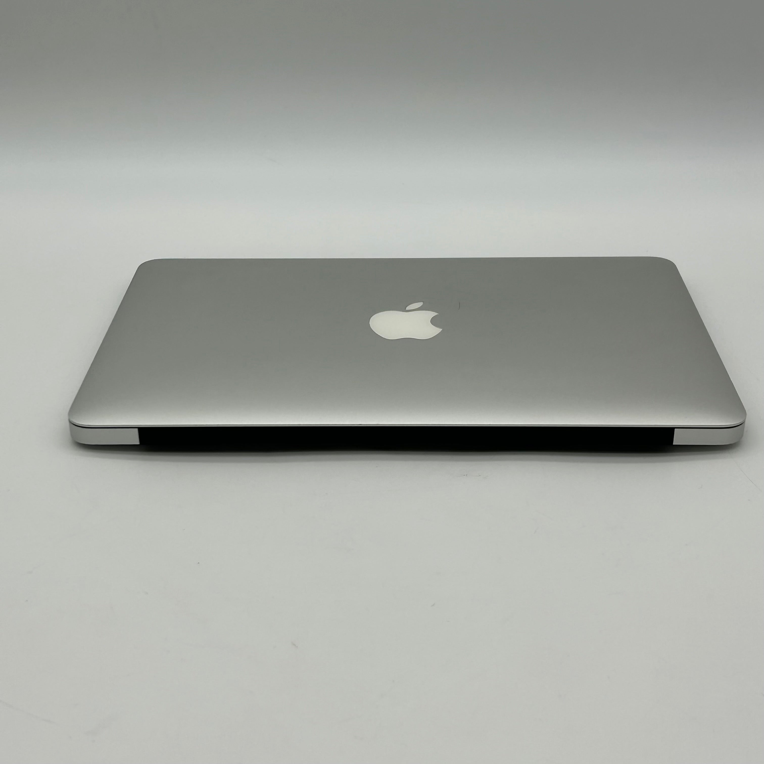 Apple MacBook Air 11" A1370 Intel Core 2 Duo 2GB RAM 128GB - *READ*