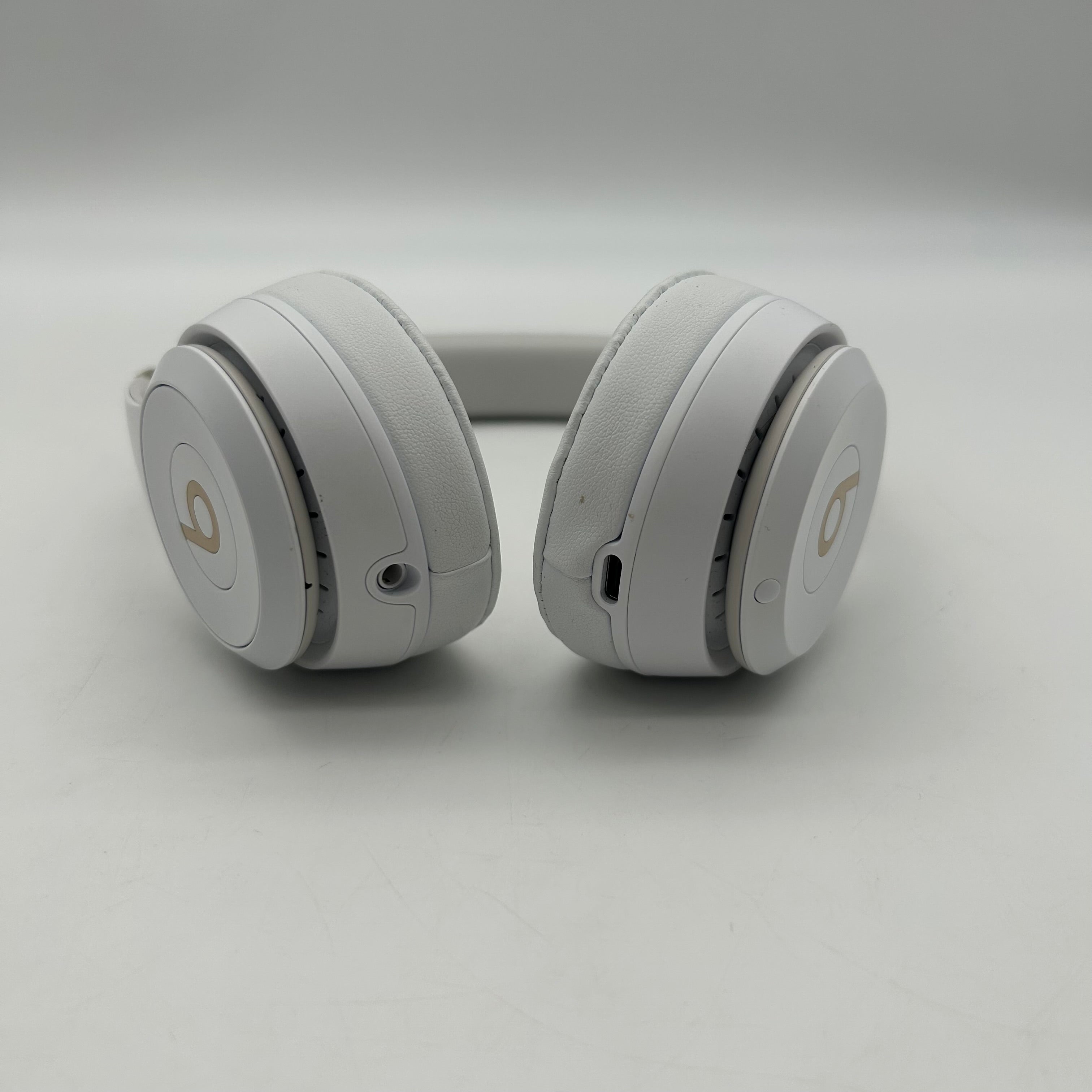 Beats Solo 4 Wireless Bluetooth Headphones - White w/ carrying case included