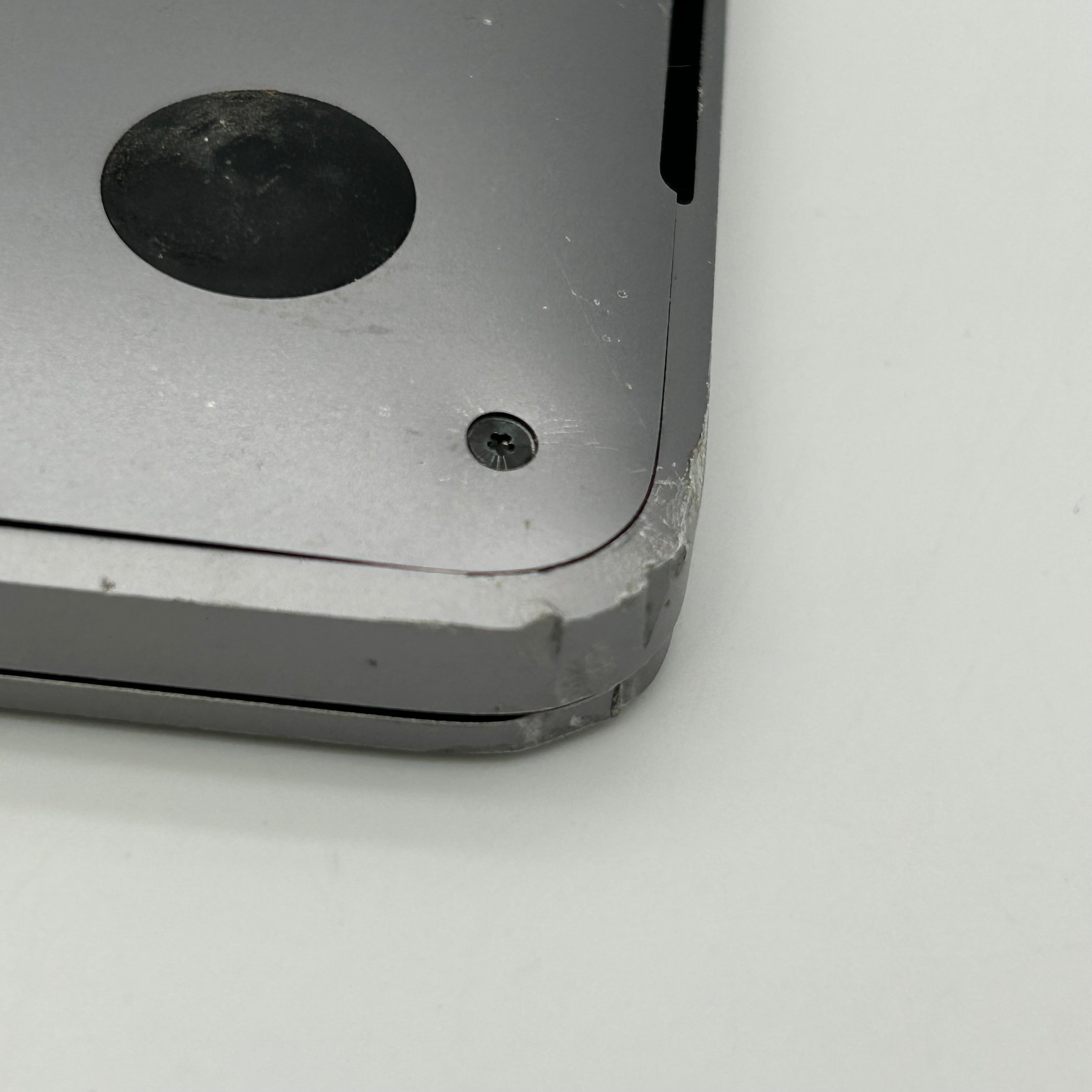 NY08-45278 Apple MacBook Pro 16" A2141 2020 Laptop for Parts Broken