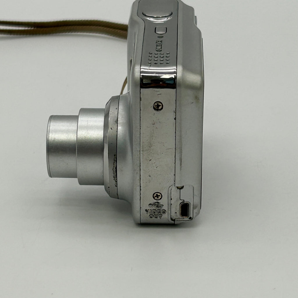 Nikon Coolpix L4 Digital Camera Untested