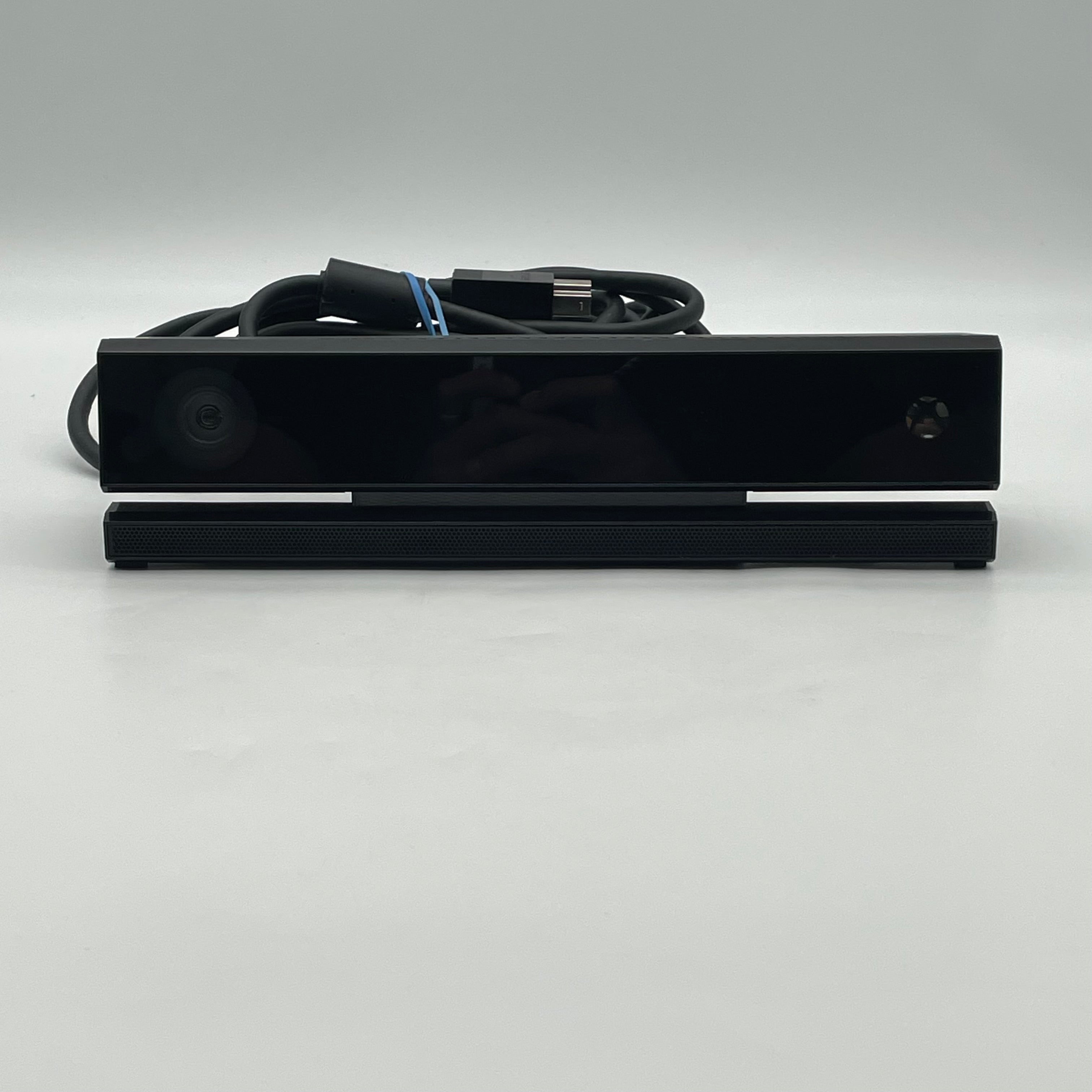Microsoft Xbox 360 S 1439 Bundle w/ Games, Controller and Kinect