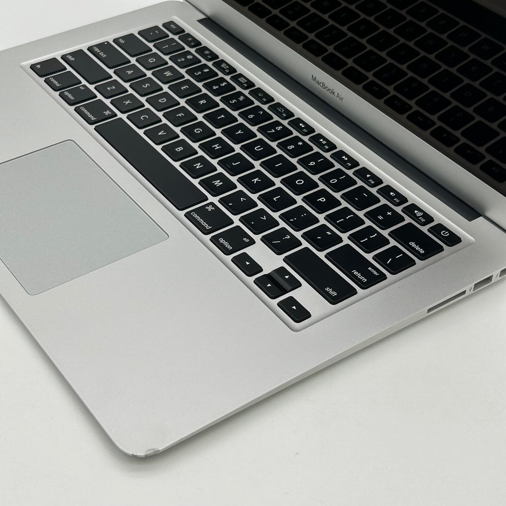 Apple MacBook Air 13 A1466 | 1.8GHz i5 | 8GB | 128GB | Only 31 Battery Cycles
