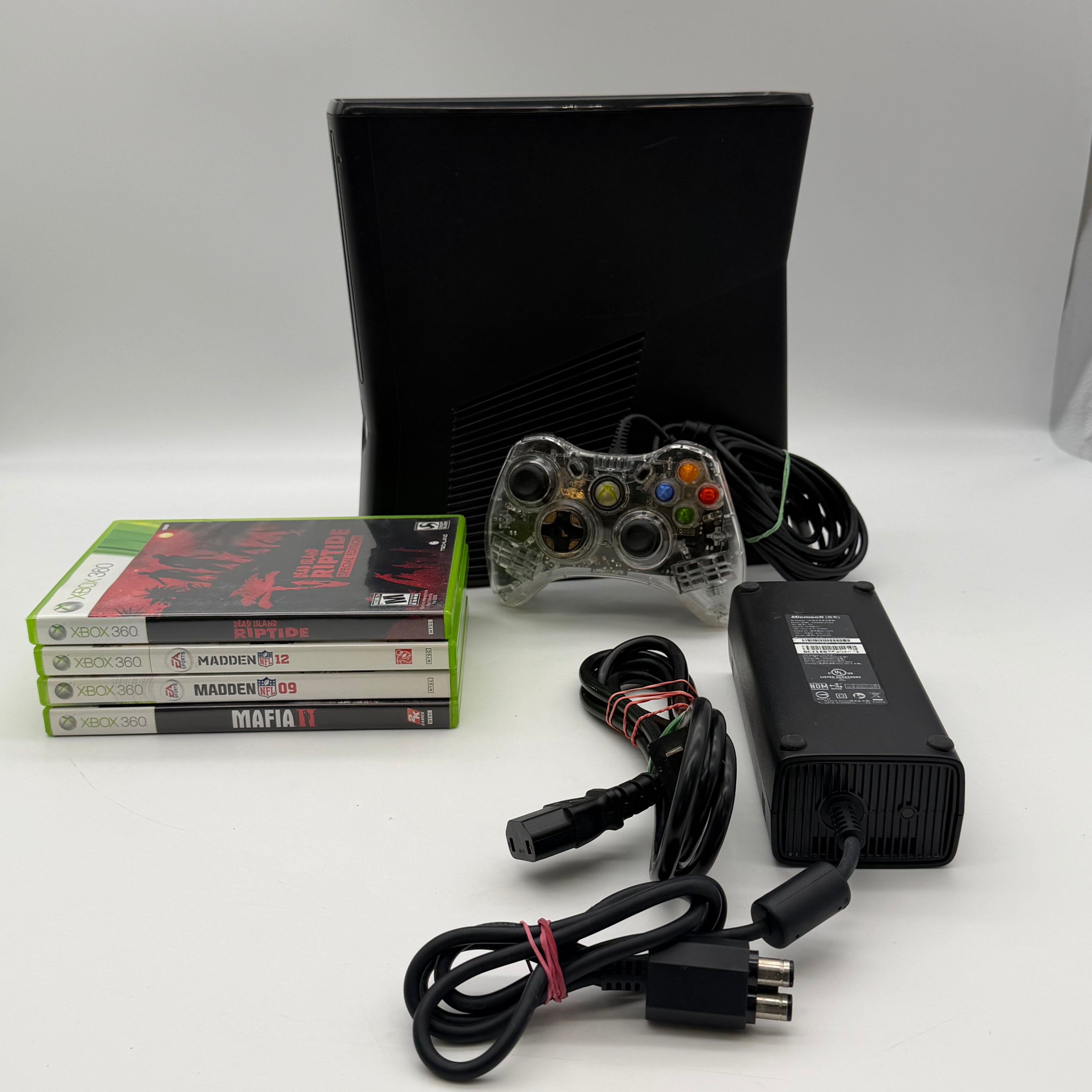Microsoft Xbox 360 S 2005 Black 4GB Console w/ Controller & 4 Games