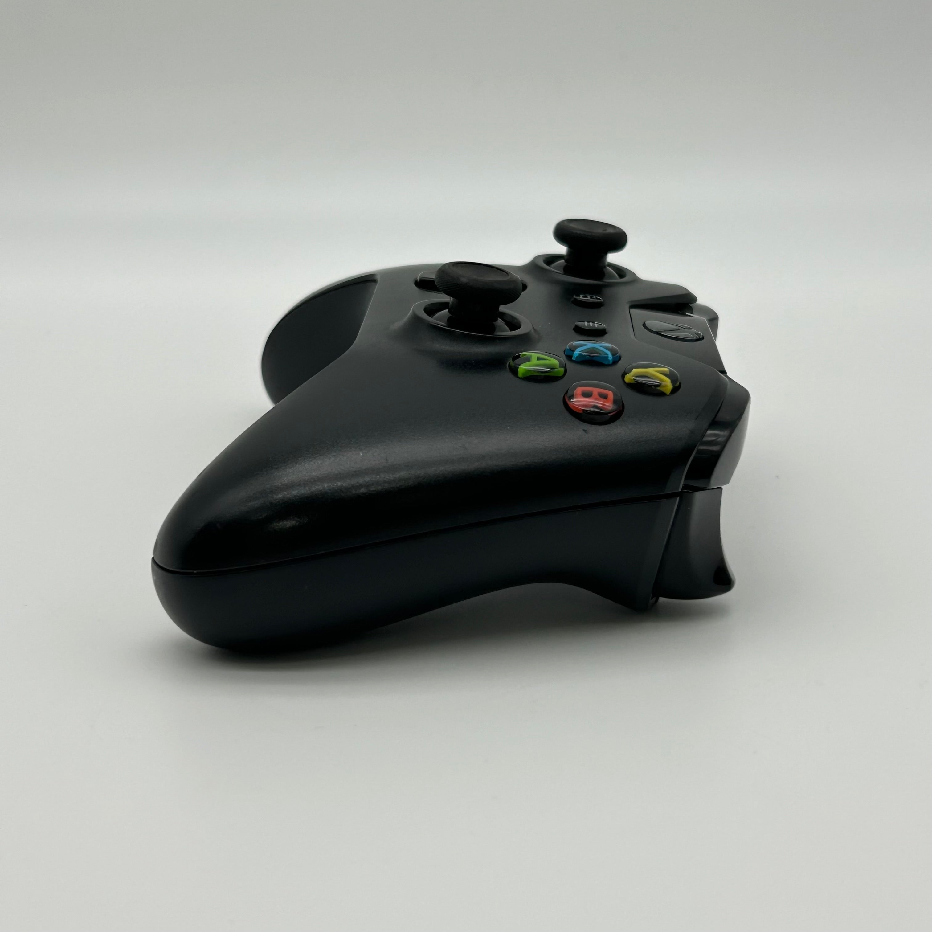 Microsoft Xbox One (1540) 500GB Console Bundle, 1 Controller + 6 Games Black - Used