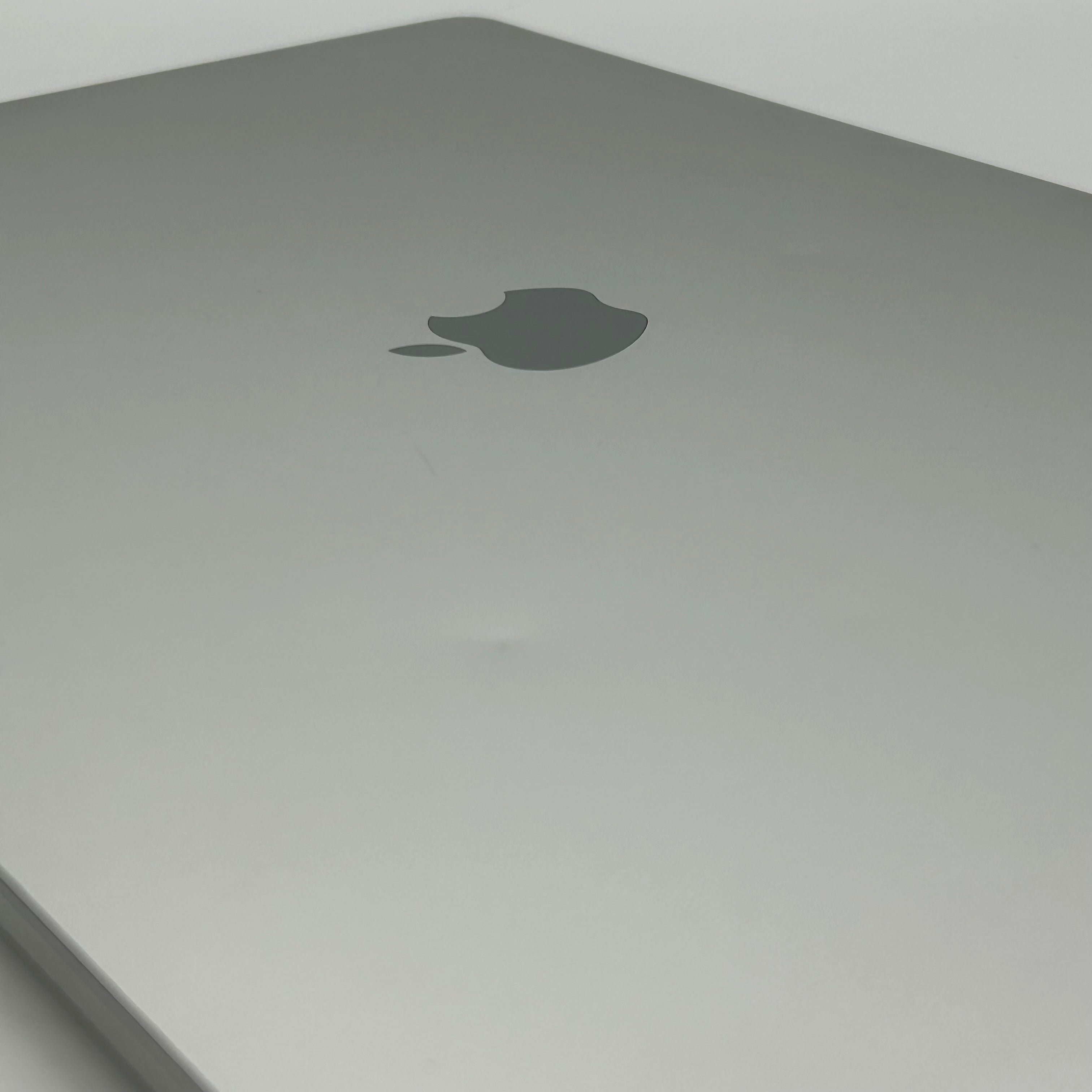 2020 Apple MacBook Pro 16" A2141 Core i7 16GB RAM 512GB SSD - *READ*