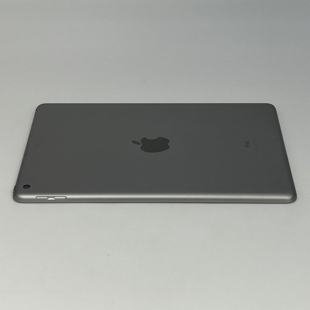 Apple ipad A1822 (MP2F2LL/A) 5th Gen. 32GB A1822 Wi-Fi 9.7" Silver