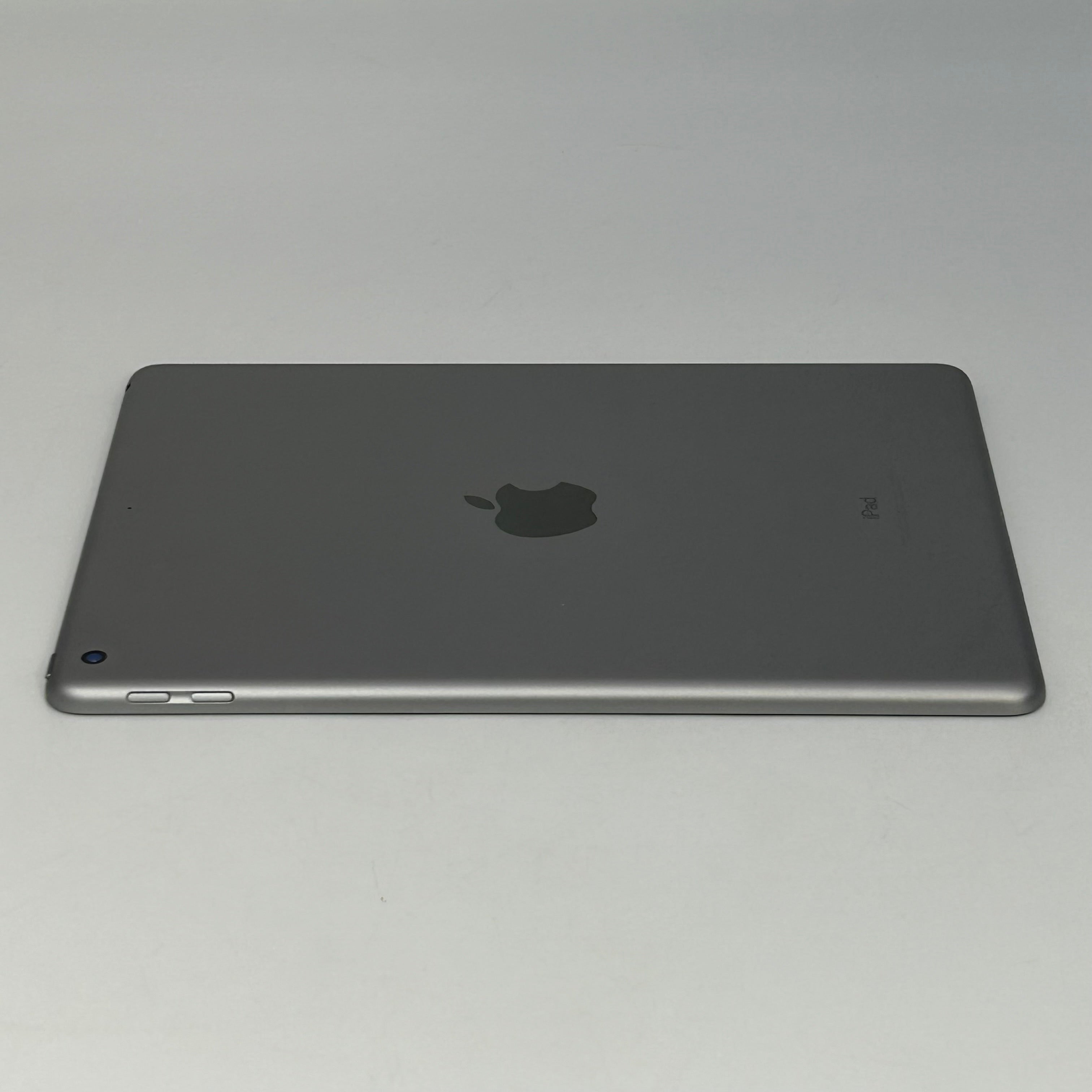 Apple ipad A1822 (MP2F2LL/A) 5th Gen. 32GB A1822 Wi-Fi 9.7" Silver