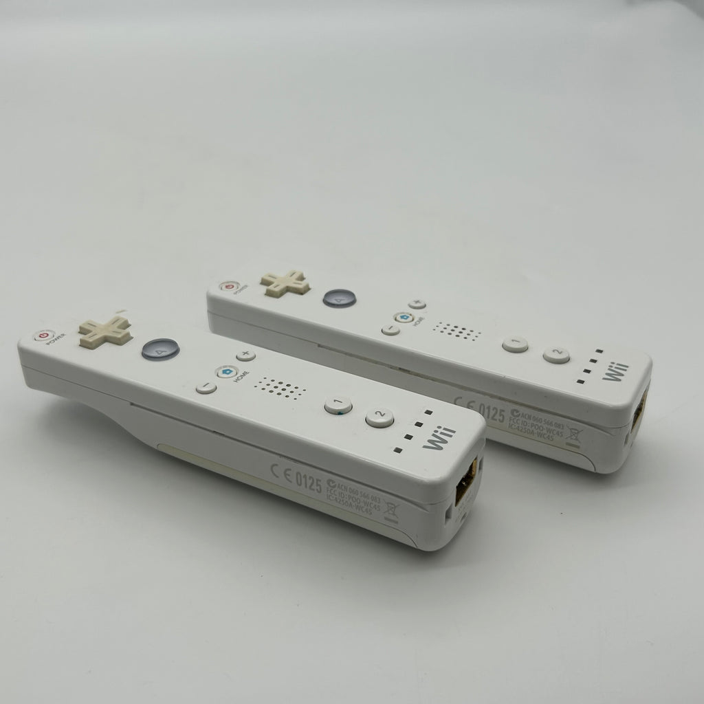 Nintendo Wii RVL-001 2006 White Console w/ 2 Controllers, 4 Games, and Cables