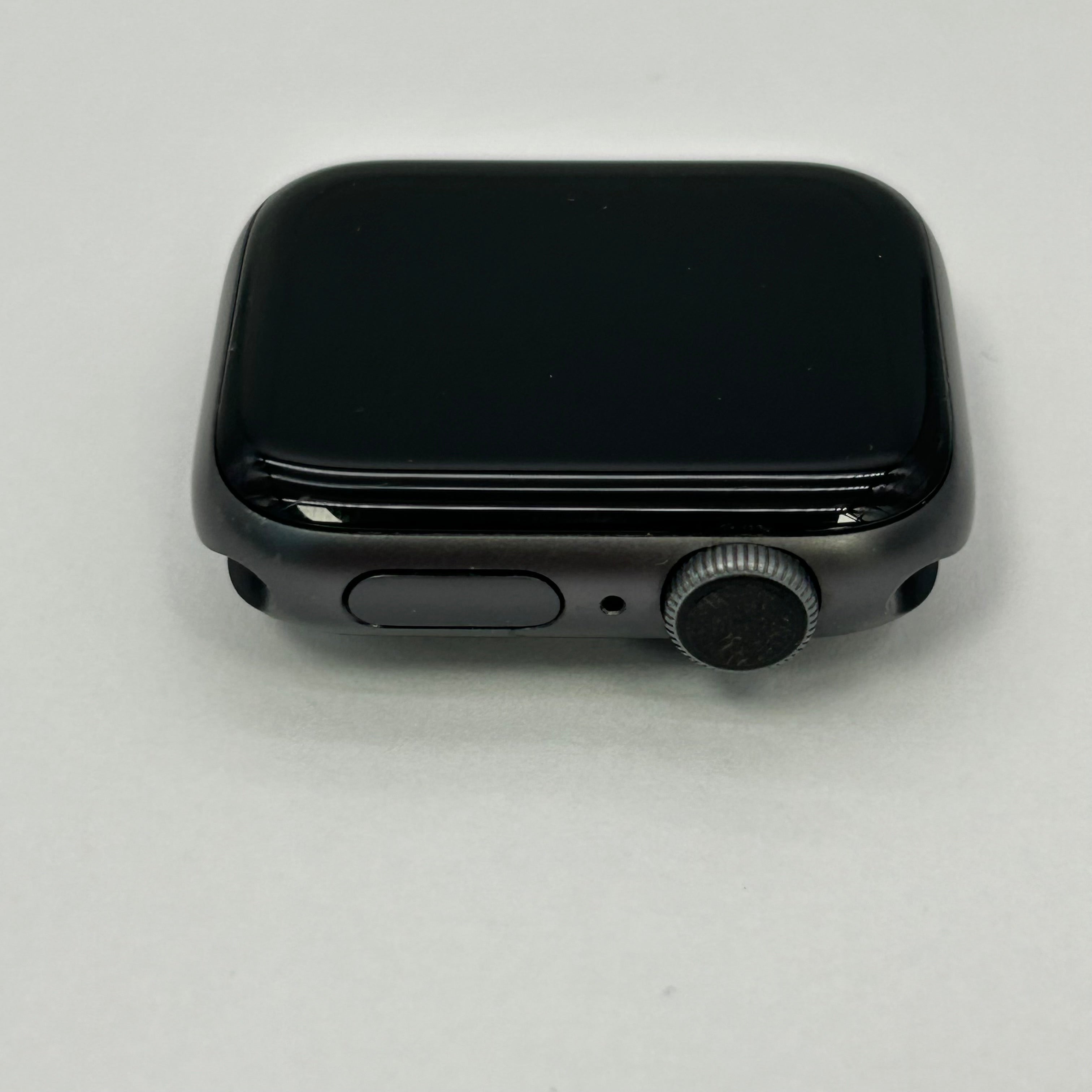 Apple Watch Series 4 40 mm Space Gray A1977 GPS Only 72%