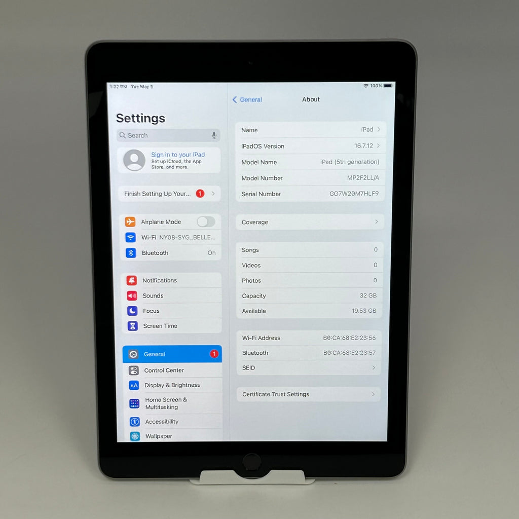 Apple ipad A1822 (MP2F2LL/A) 5th Gen. 32GB A1822 Wi-Fi 9.7" Silver