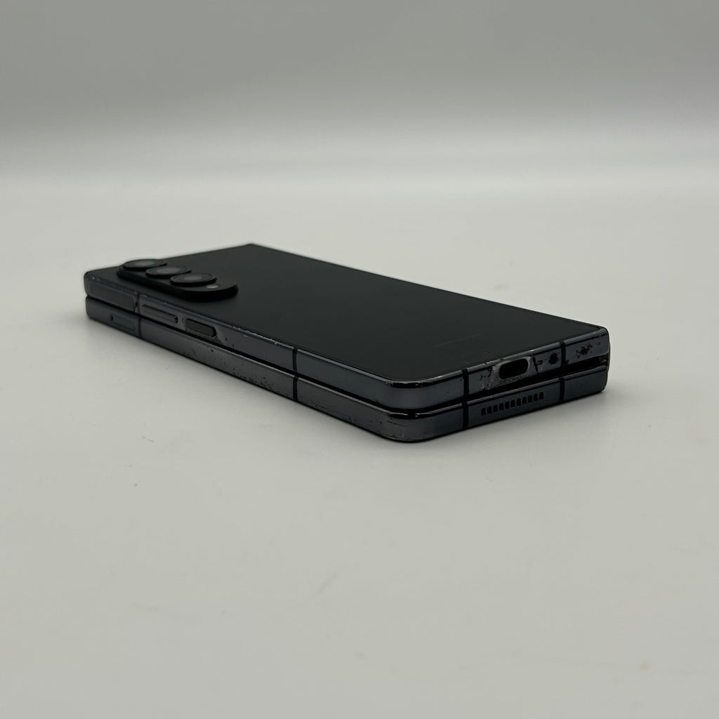Samsung Galaxy Z Fold4 F936U 512GB Unlocked Black Original - FOR PARTS ONLY