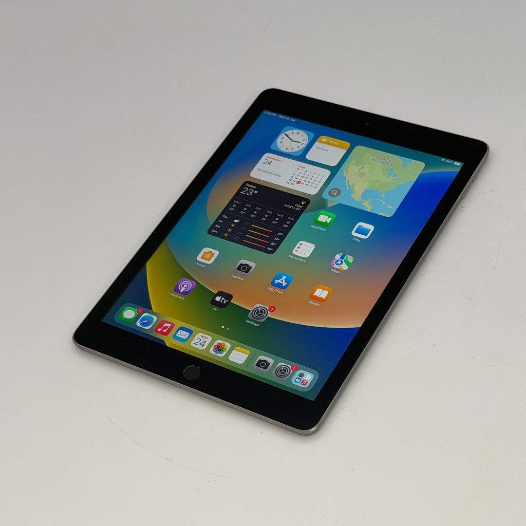 Apple iPad 5th Gen. A1822 32GB Black/Space Gray 9.7" Touchscreen Wi-Fi Tablet