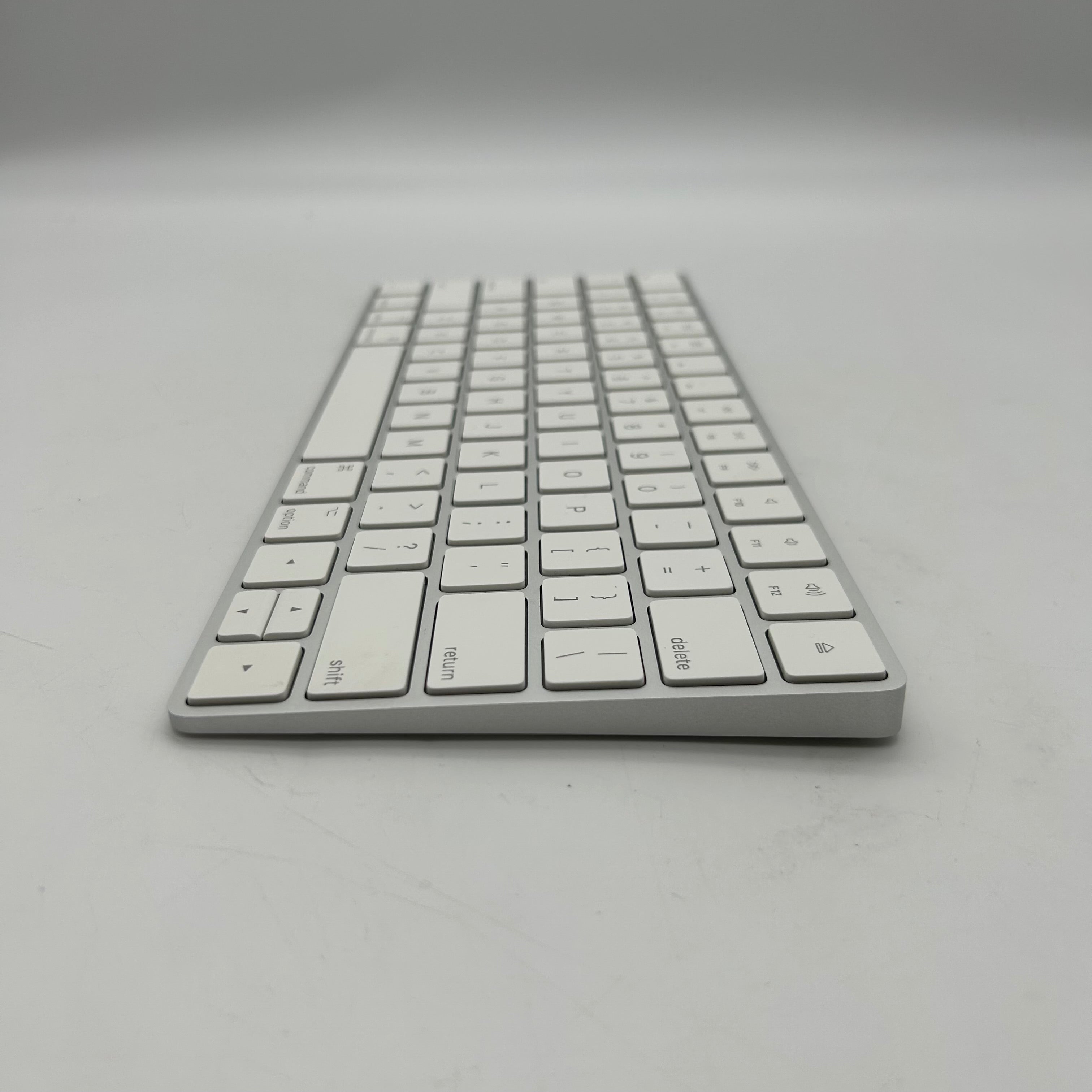 Apple Magic Keyboard MLA22LL/A A1644 Rechargeable Wireless Bluetooth