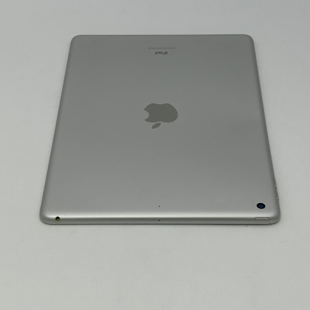 Apple iPad 8th generation 128gb 10.2” Silver A2270 / MYLE2LL/A - WiFi
