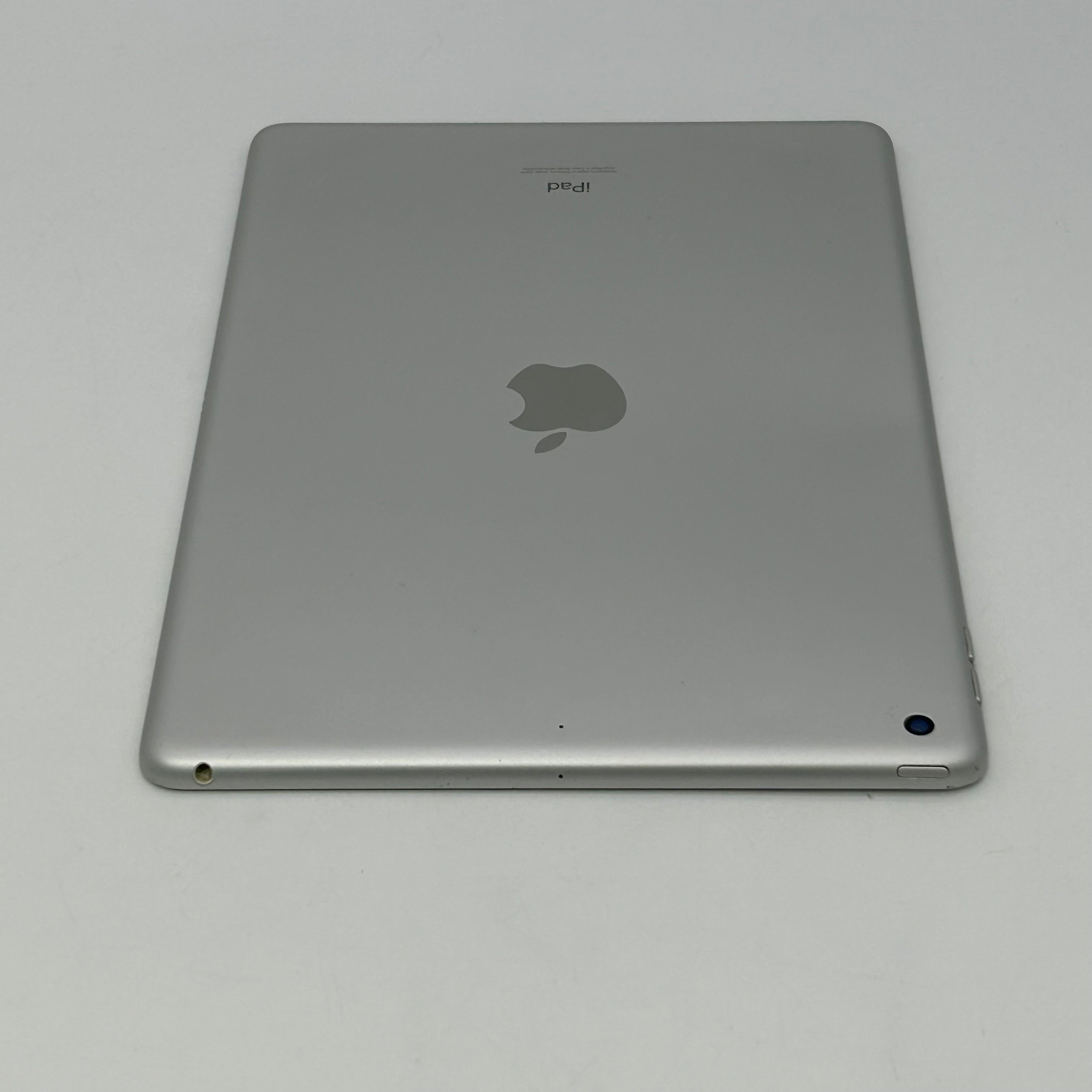 Apple iPad 8th generation 128gb 10.2” Silver A2270 / MYLE2LL/A - WiFi