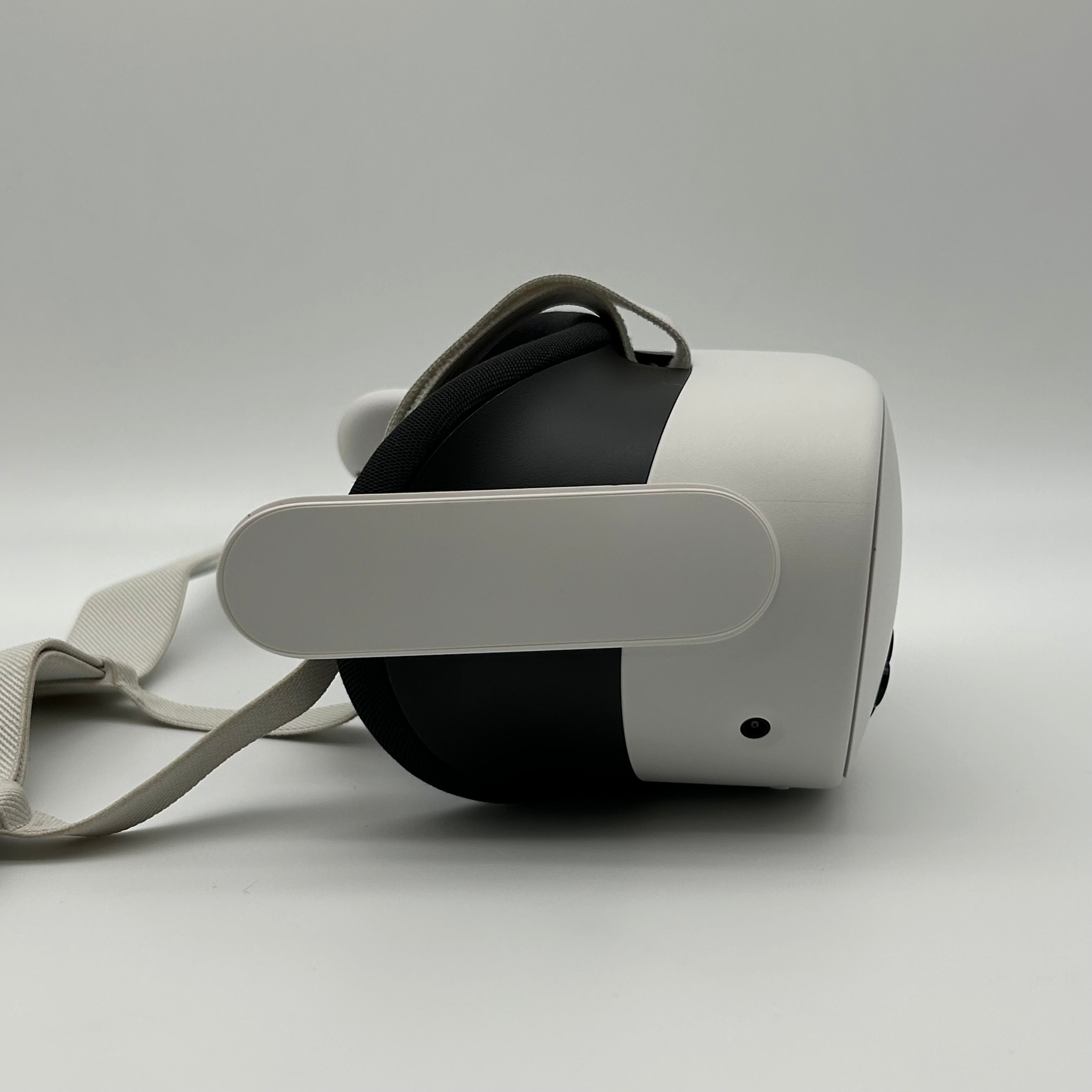 Meta Quest 3S 128GB Standalone All-in-One VR Headset P97 - Used