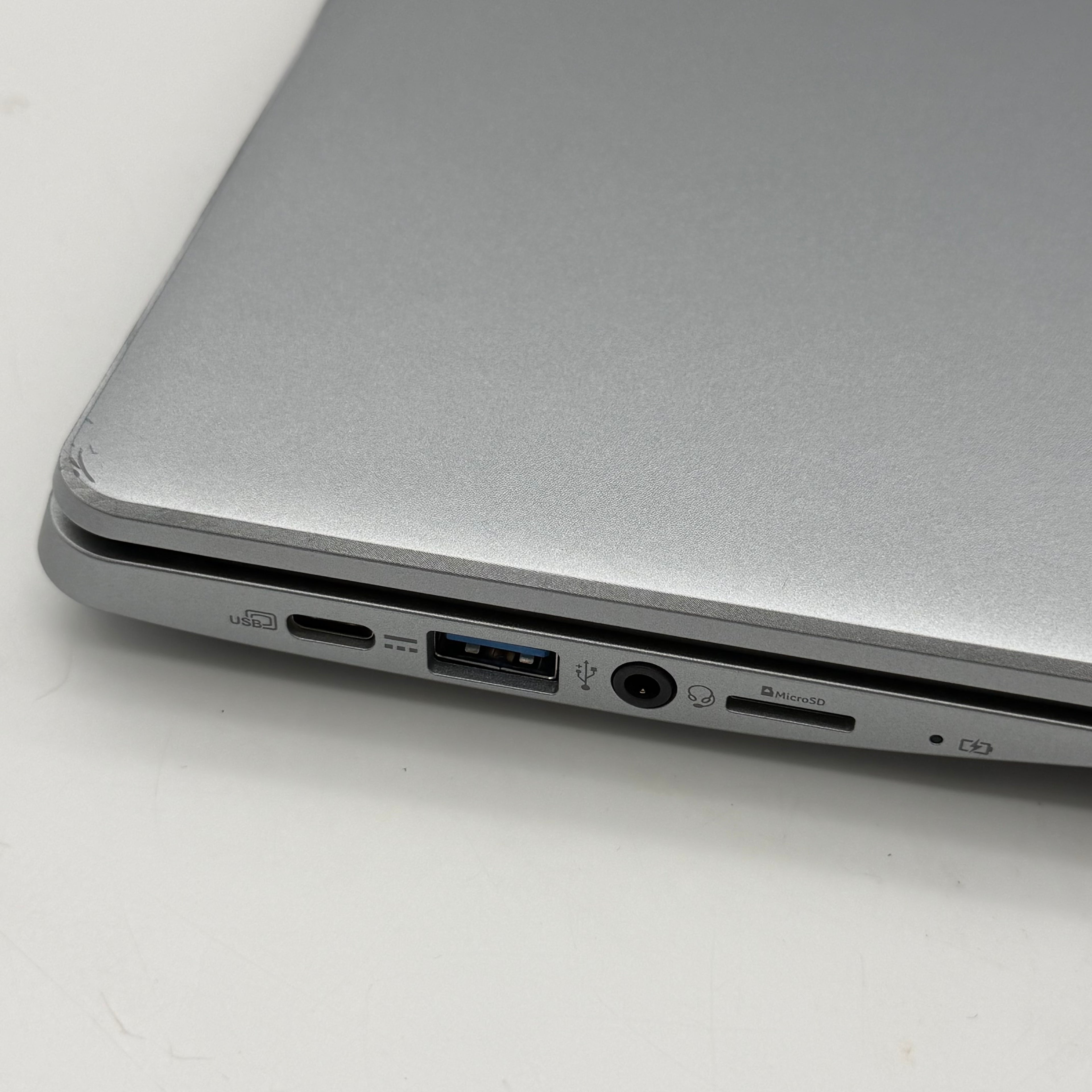 Acer Chromebook 315 15.6-inch Intel Celeron 4GB RAM 64GB Silver, Charger & Wired Mouse included