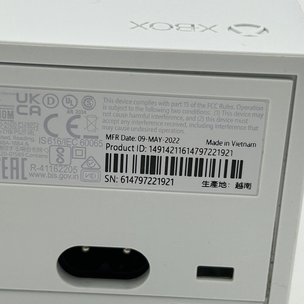 Microsoft Xbox Series S 512GB White with Black Controller Tested