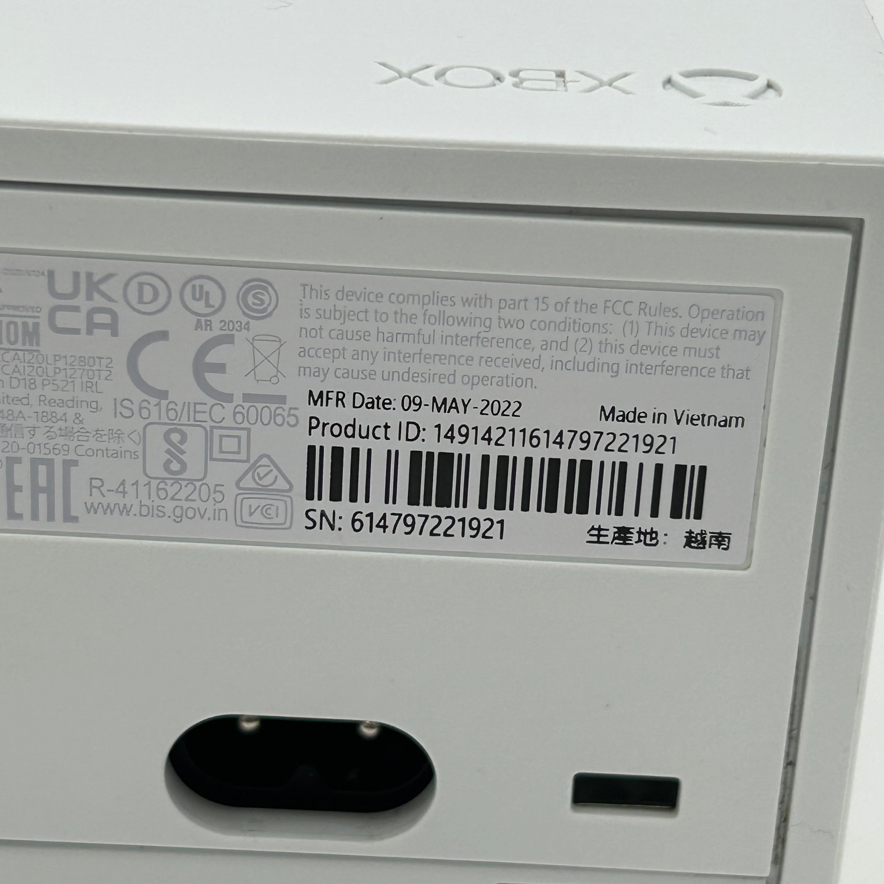 Microsoft Xbox Series S 512GB White with Black Controller Tested
