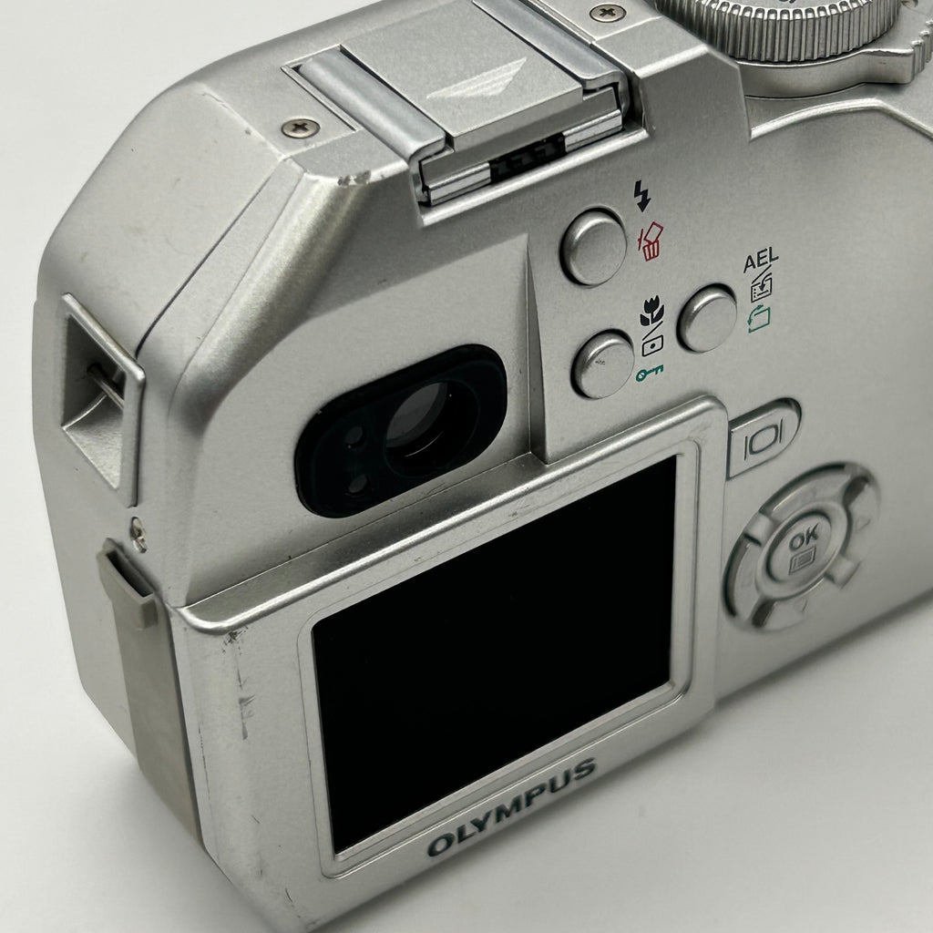 Olympus CAMEDIA C-5000 Zoom 5.0MP Digital Camera - Silver