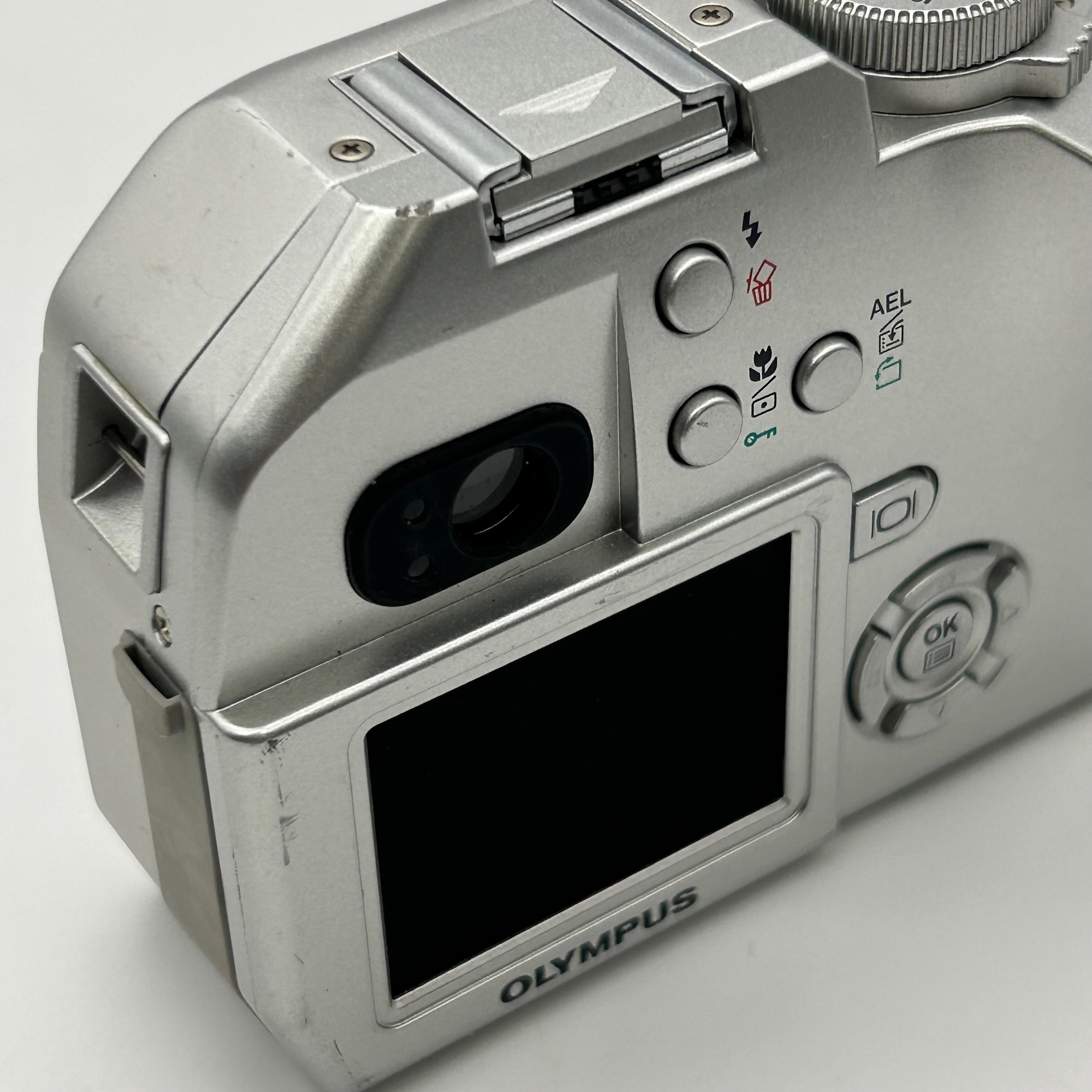 Olympus CAMEDIA C-5000 Zoom 5.0MP Digital Camera - Silver