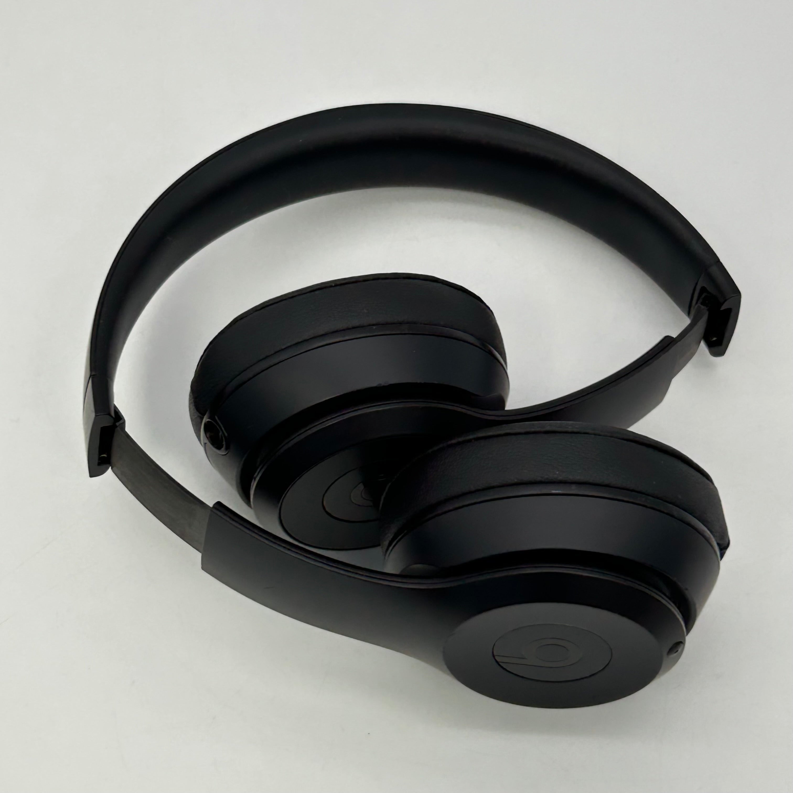 Beats Solo3 Wireless Over-Ear Bluetooth Headphones Black A1796 W/case