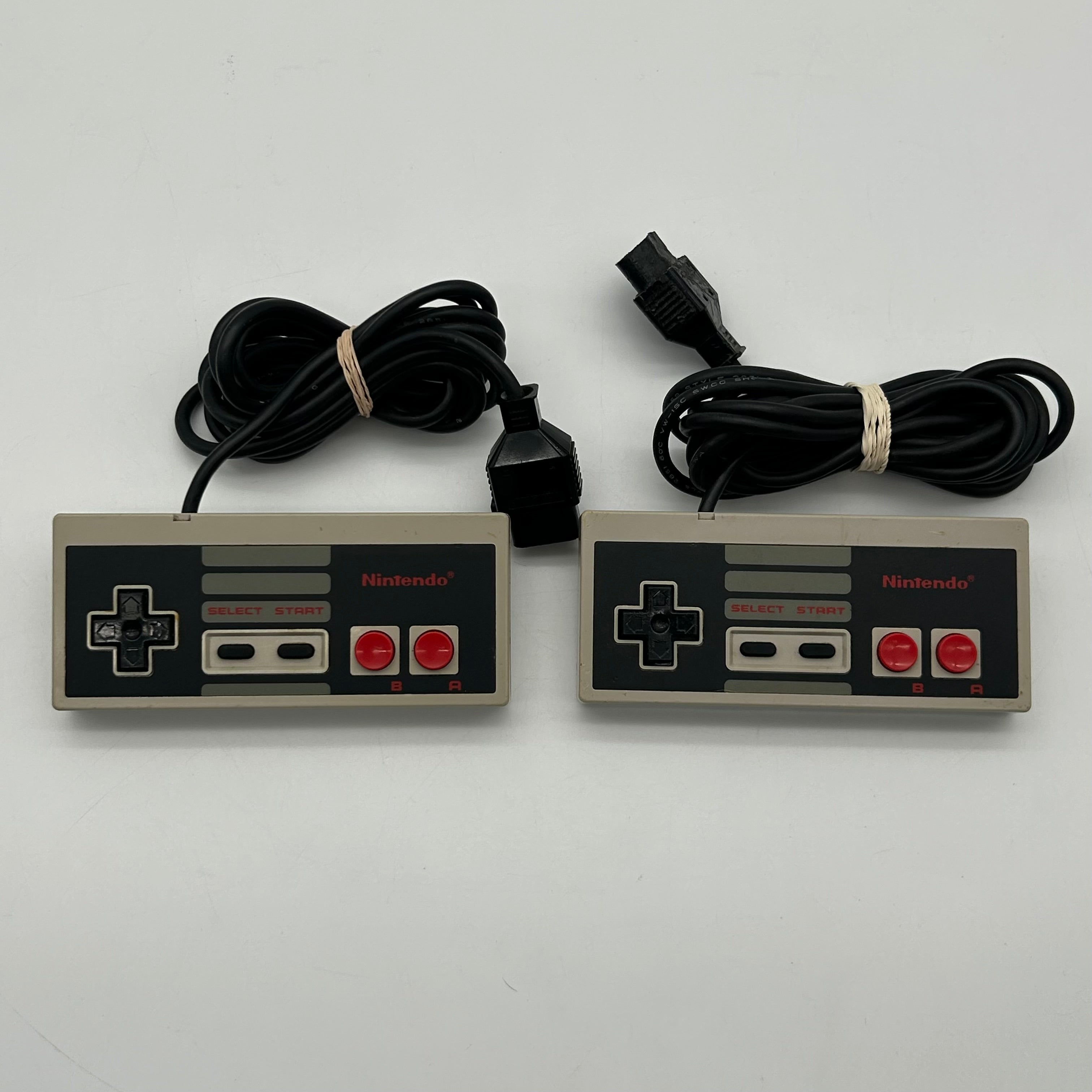 Retro Nintendo NES-001 Console System Bundle 2 Controllers Cables Blinking Light - Untested