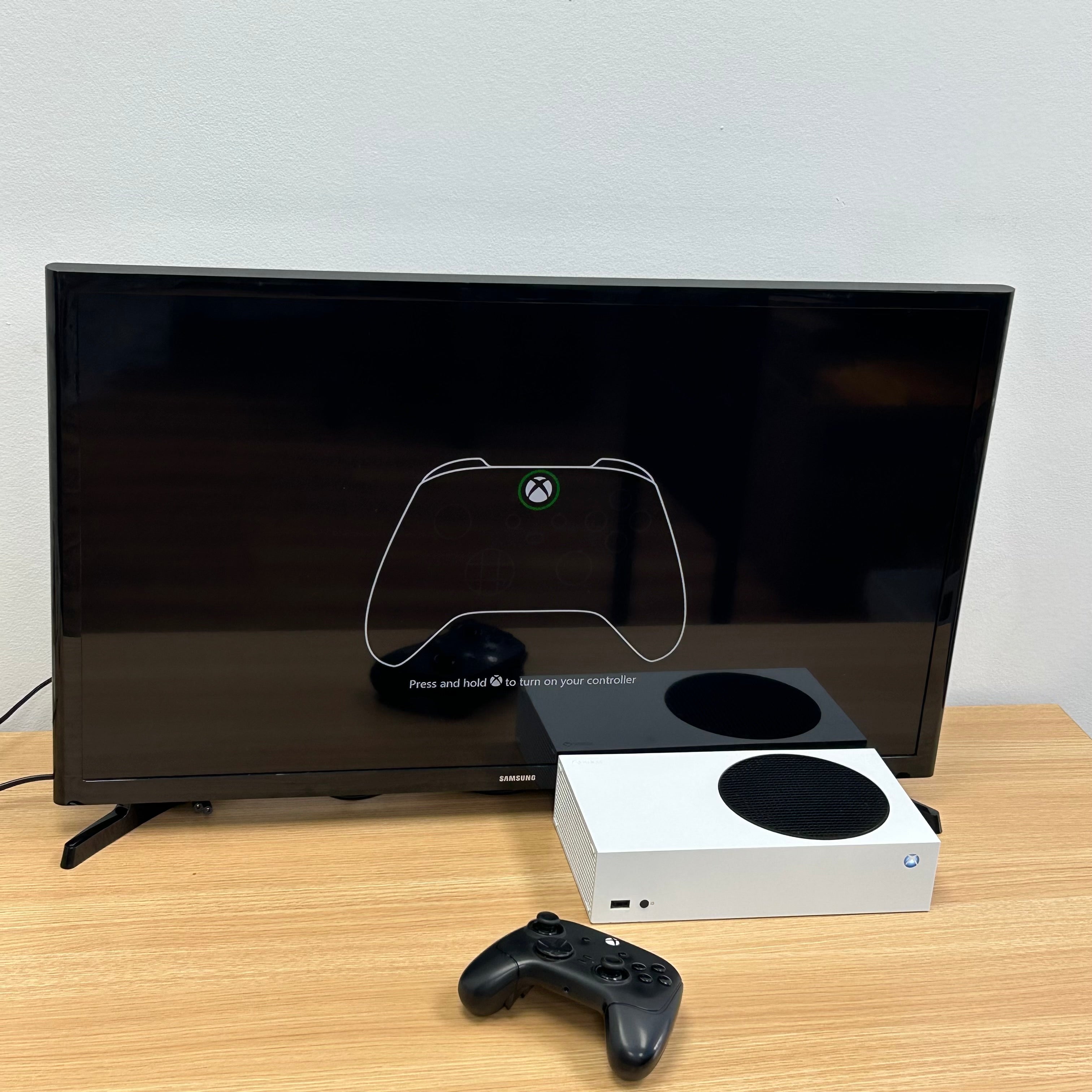 Microsoft Xbox Series S 512GB White with Black Controller Tested