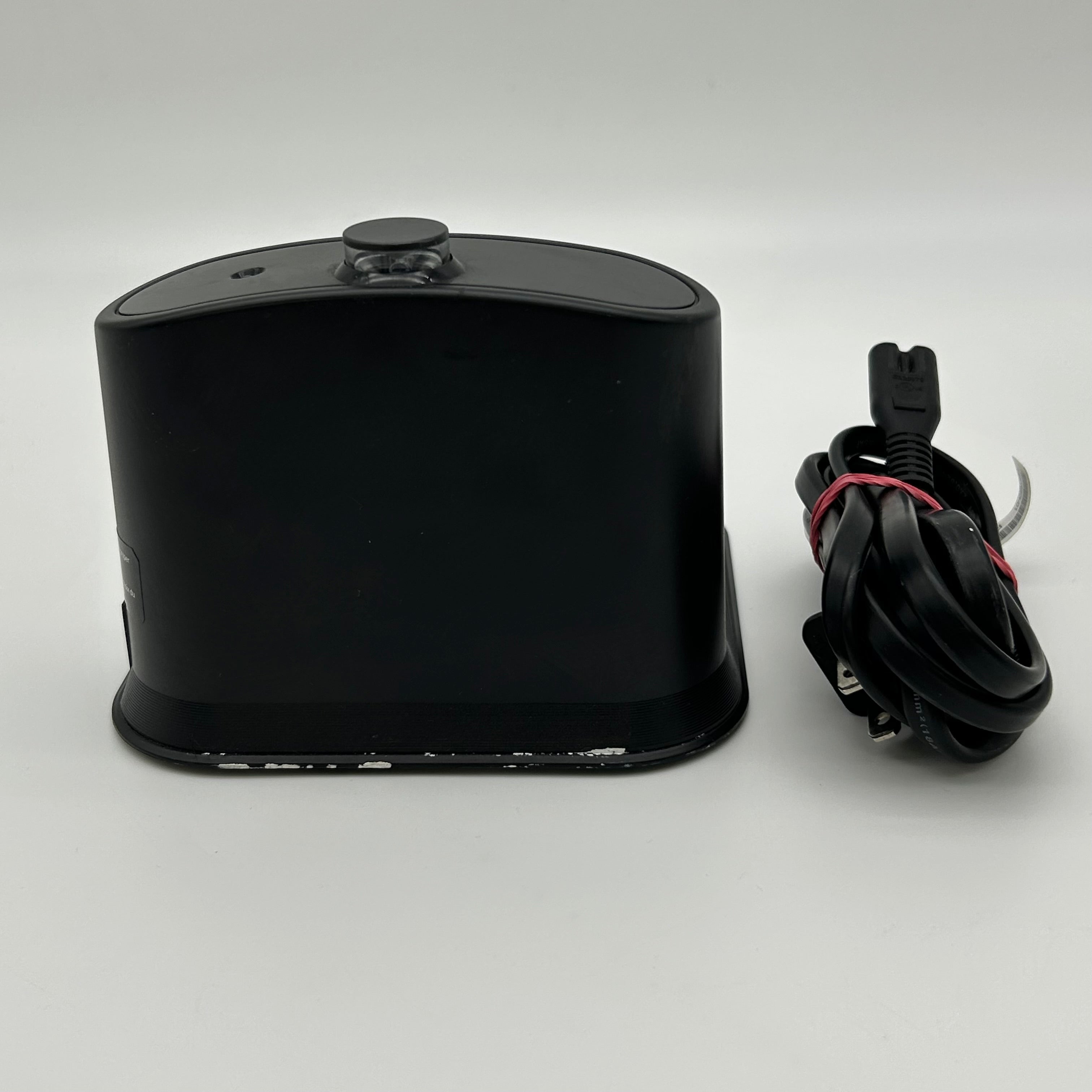 iRobot Roomba 675 Wi-Fi Connected Robot Vacuum - includes Charging Station - Black - Used