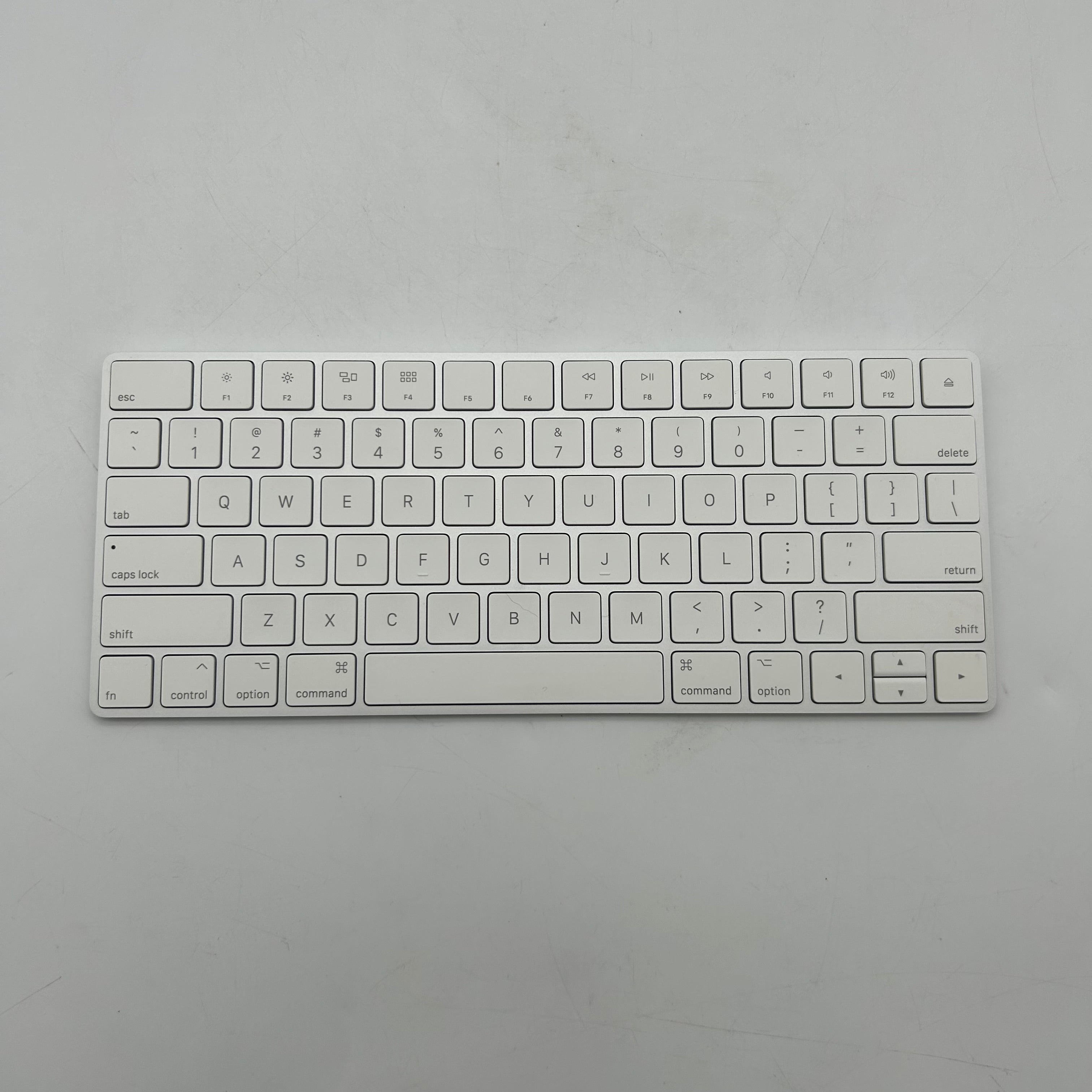 Apple Magic Keyboard MLA22LL/A A1644 Rechargeable Wireless Bluetooth