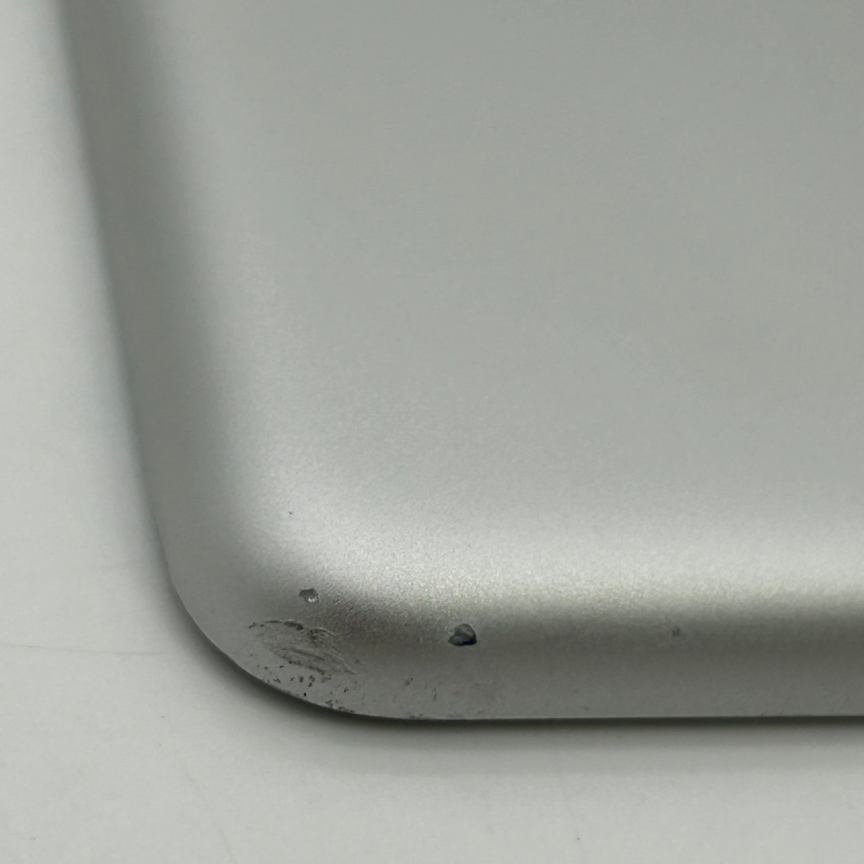 Apple iPad 8th generation 128gb 10.2” Silver A2270 / MYLE2LL/A - WiFi