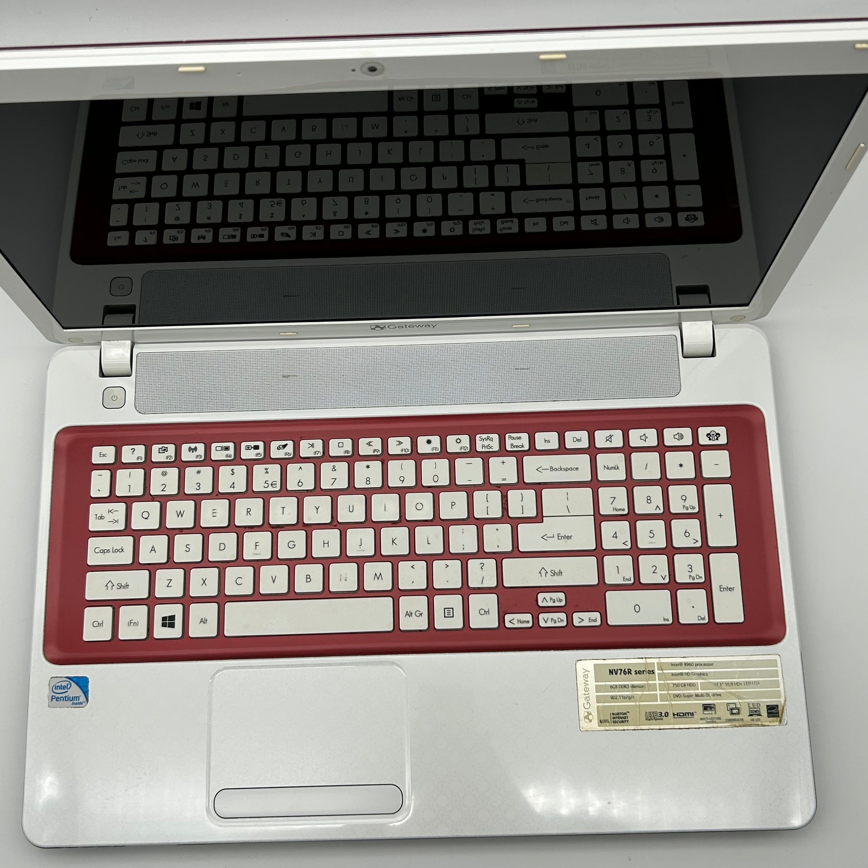 Gateway NV76R Laptop 17-inch Intel Pentium 6GB RAM 700GB HDD Red Used
