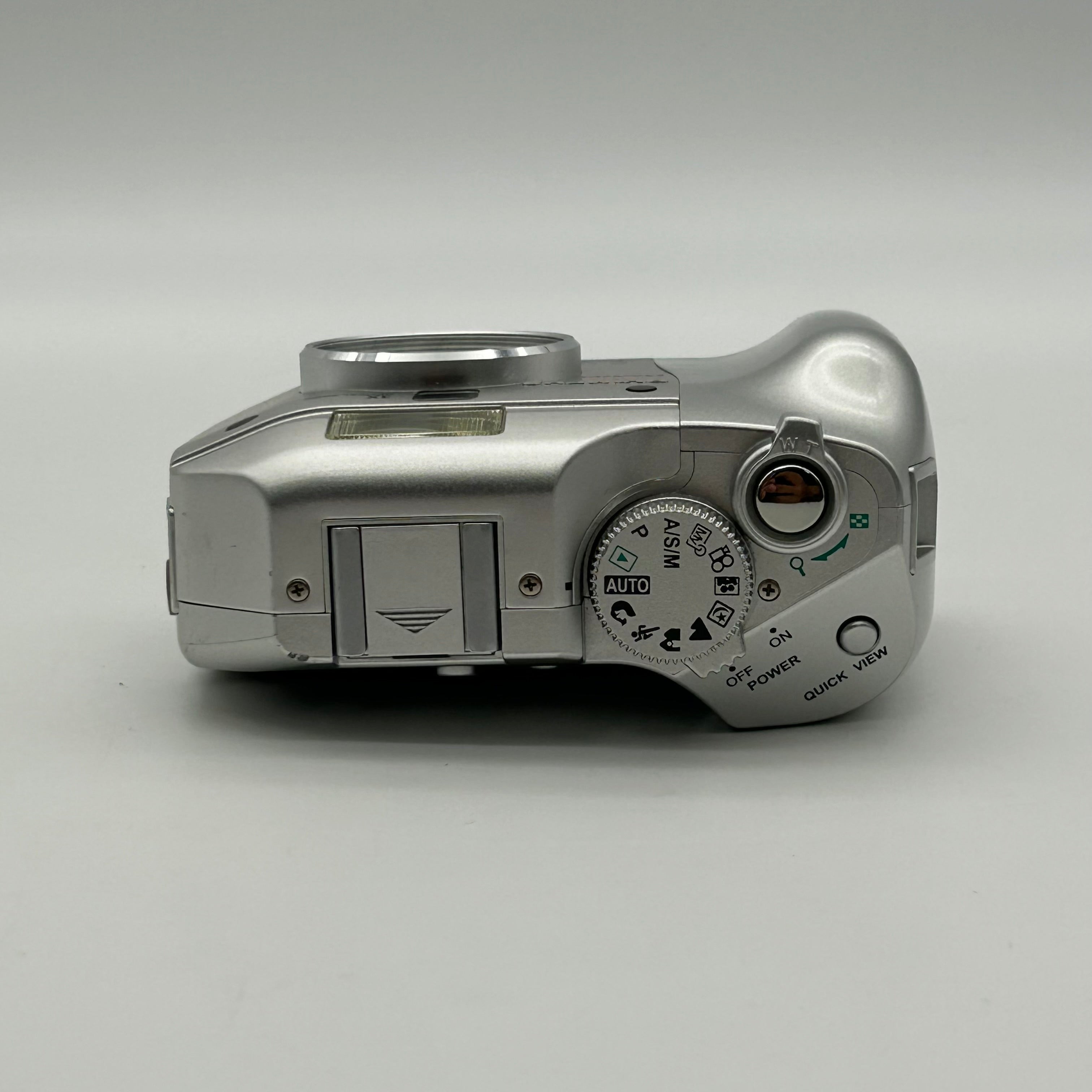 Olympus CAMEDIA C-5000 Zoom 5.0MP Digital Camera - Silver