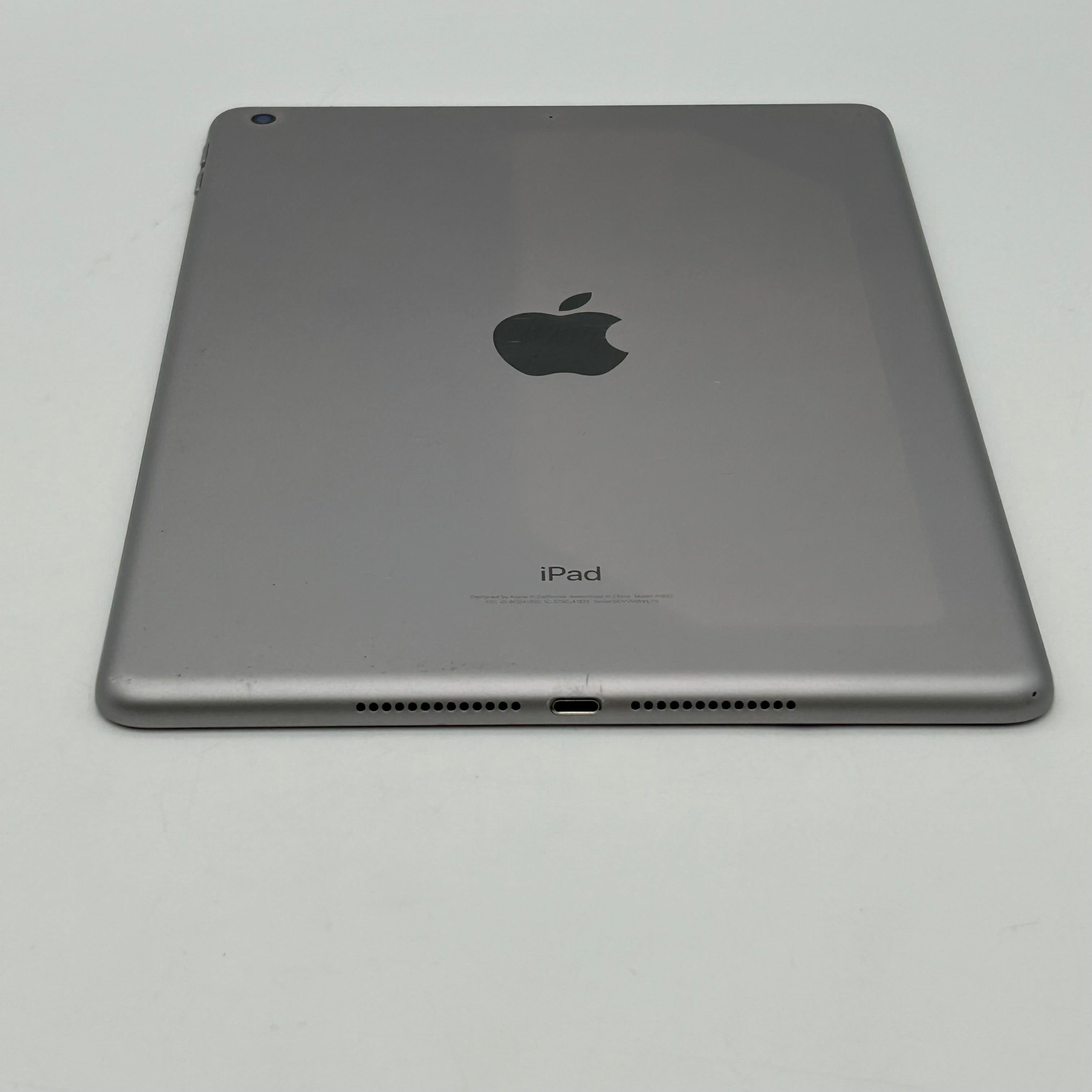 Apple iPad (5th Gen) A1822 32 GB, Wi-Fi, 9.7 in - Space Gray Glass Cracked