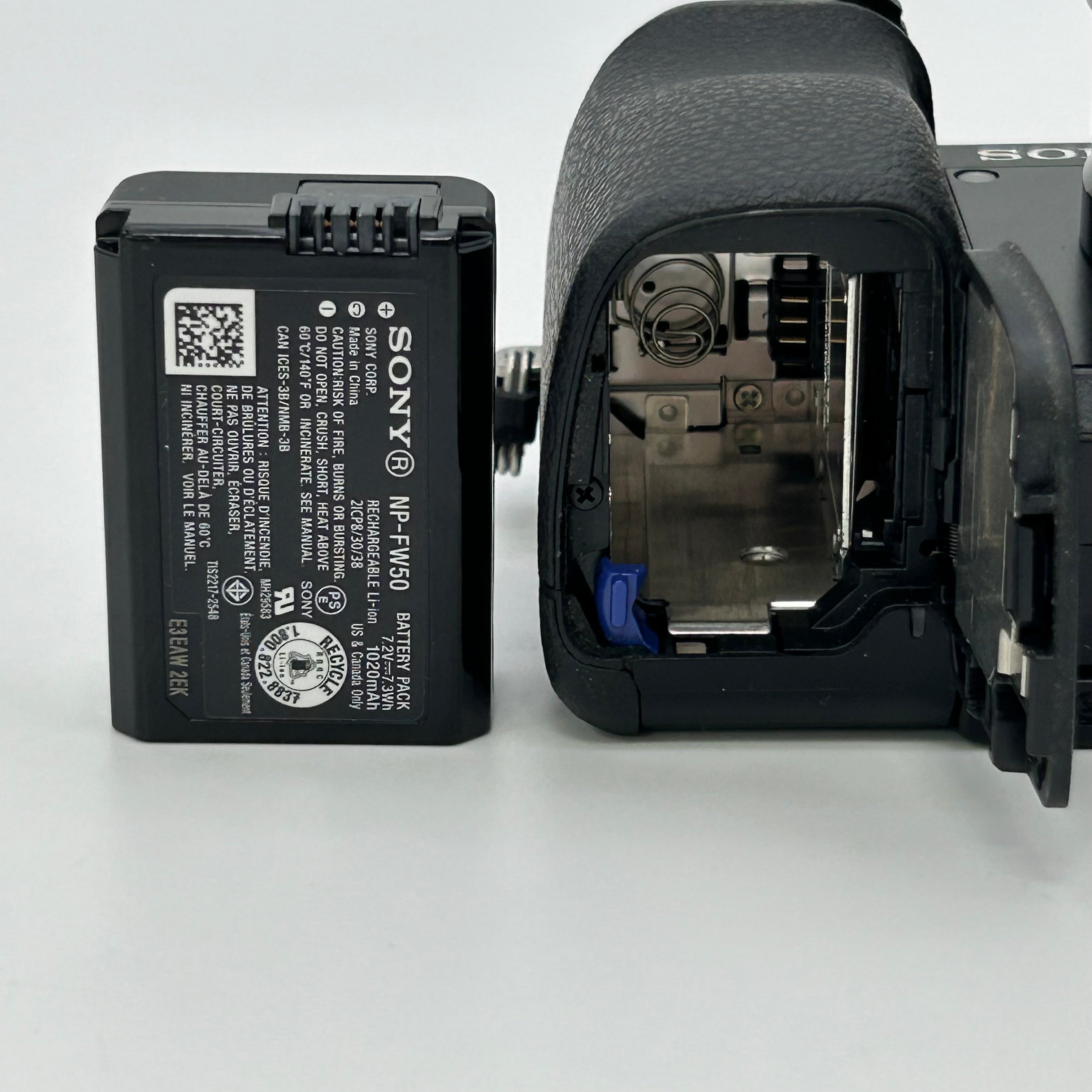 Sony Alpha A6100 APS-C Mirrorless Interchangeable-Lens Camera with 16-50mm - Black - Used