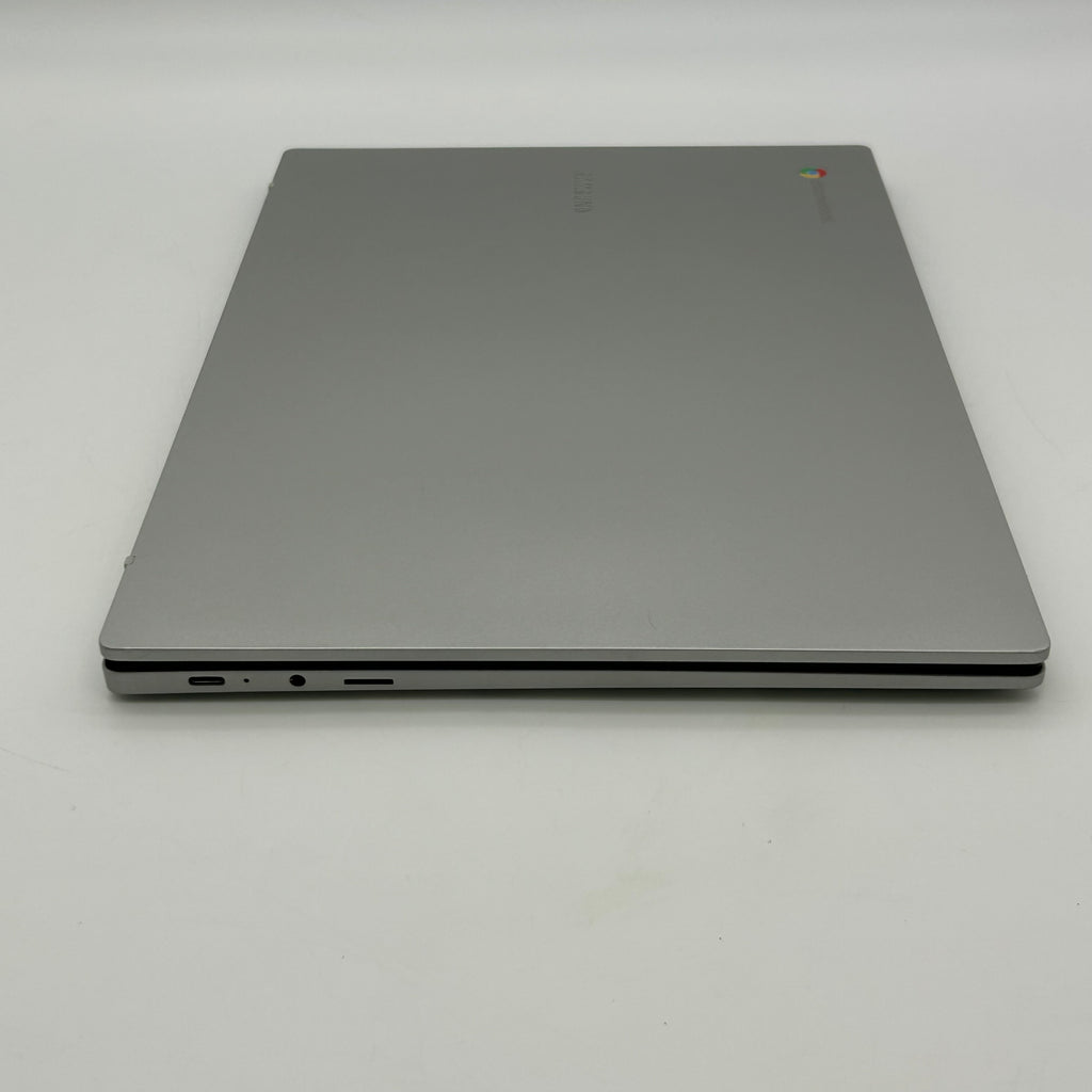 Samsung Galaxy Chromebook Go 14" 32GB 4GB | 100% Battery Health | W/ Charger
