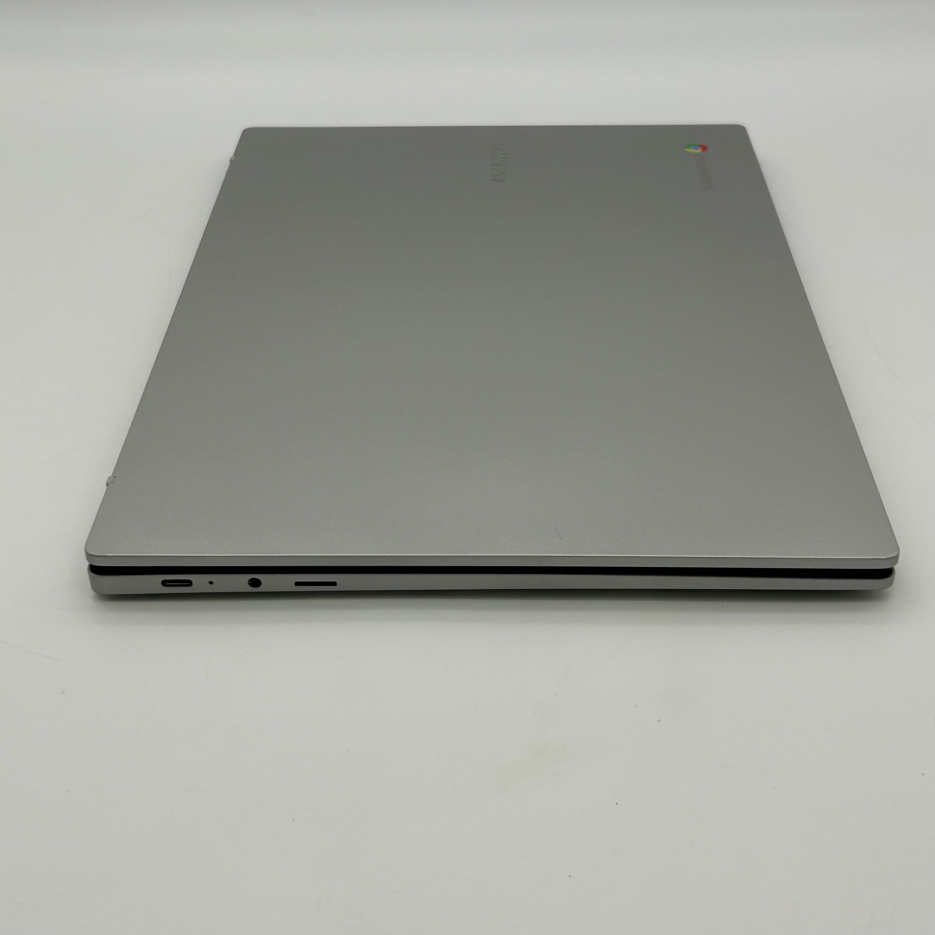 Samsung Galaxy Chromebook Go 14" 32GB 4GB | 100% Battery Health | W/ Charger