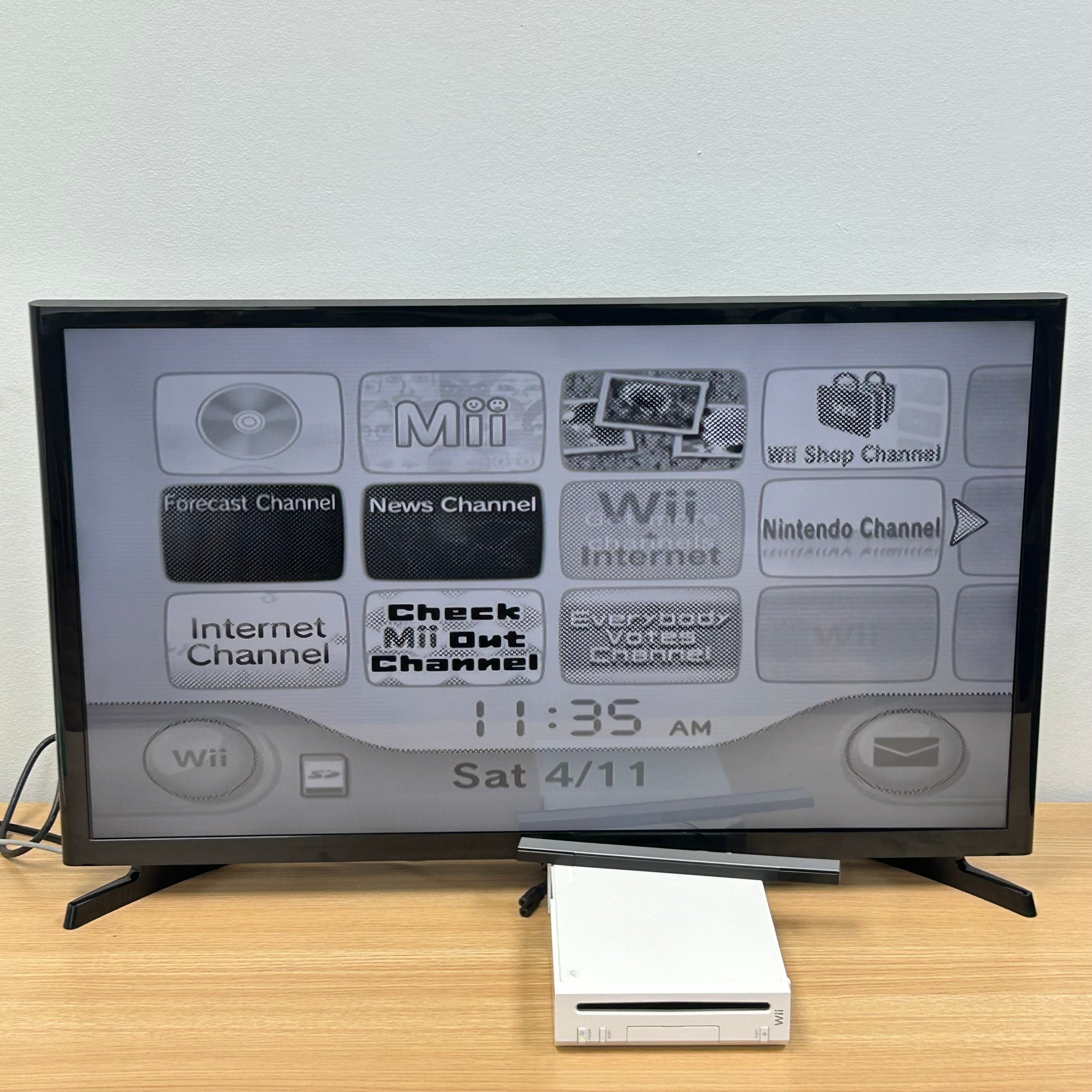 Nintendo Wii RVL-101 Console Bundle Controller Nunchuck Cords Sensor 11 Games