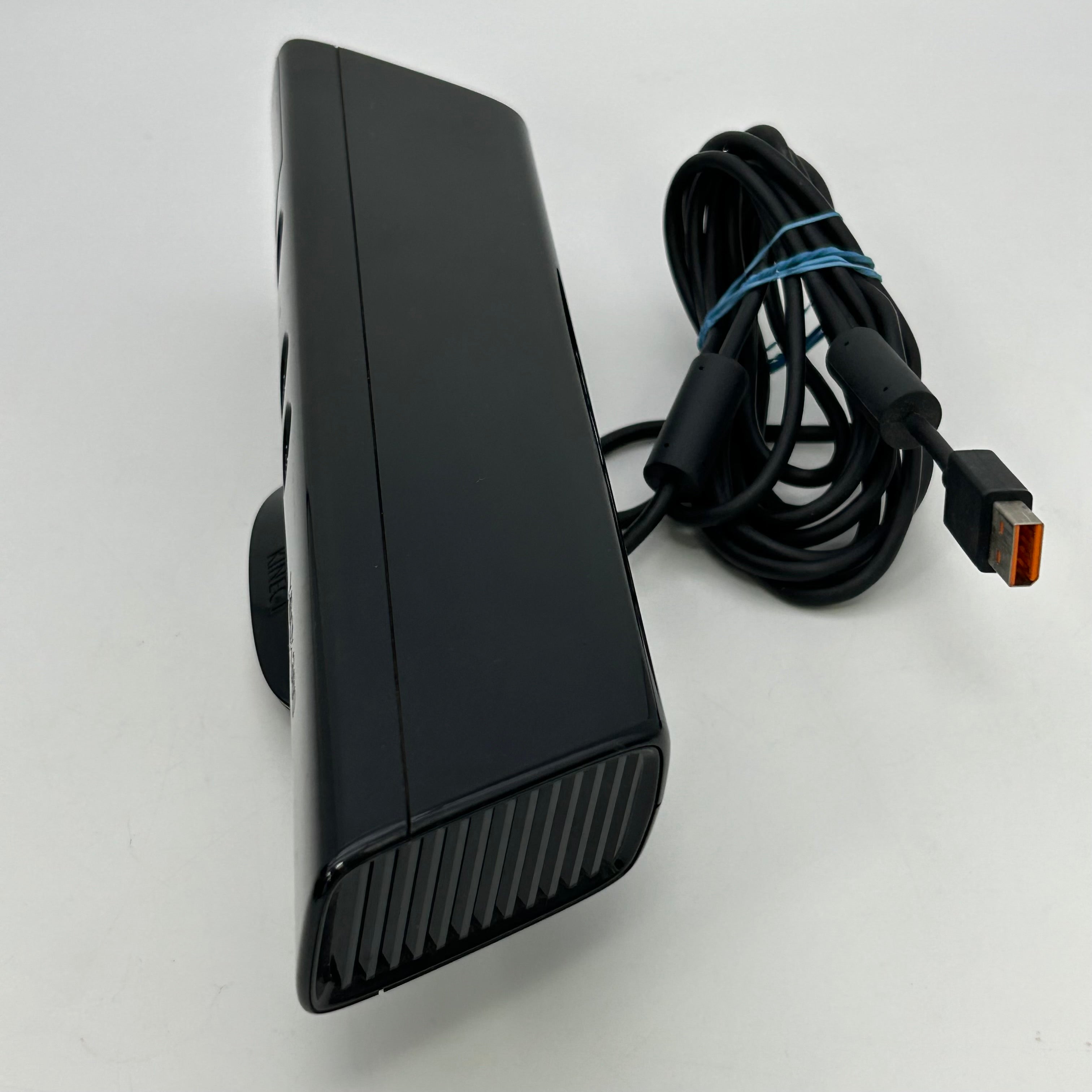 Xbox 360 S Slim Black (Model 1439) 4GB w/ Kinect & 1 Game - Tested