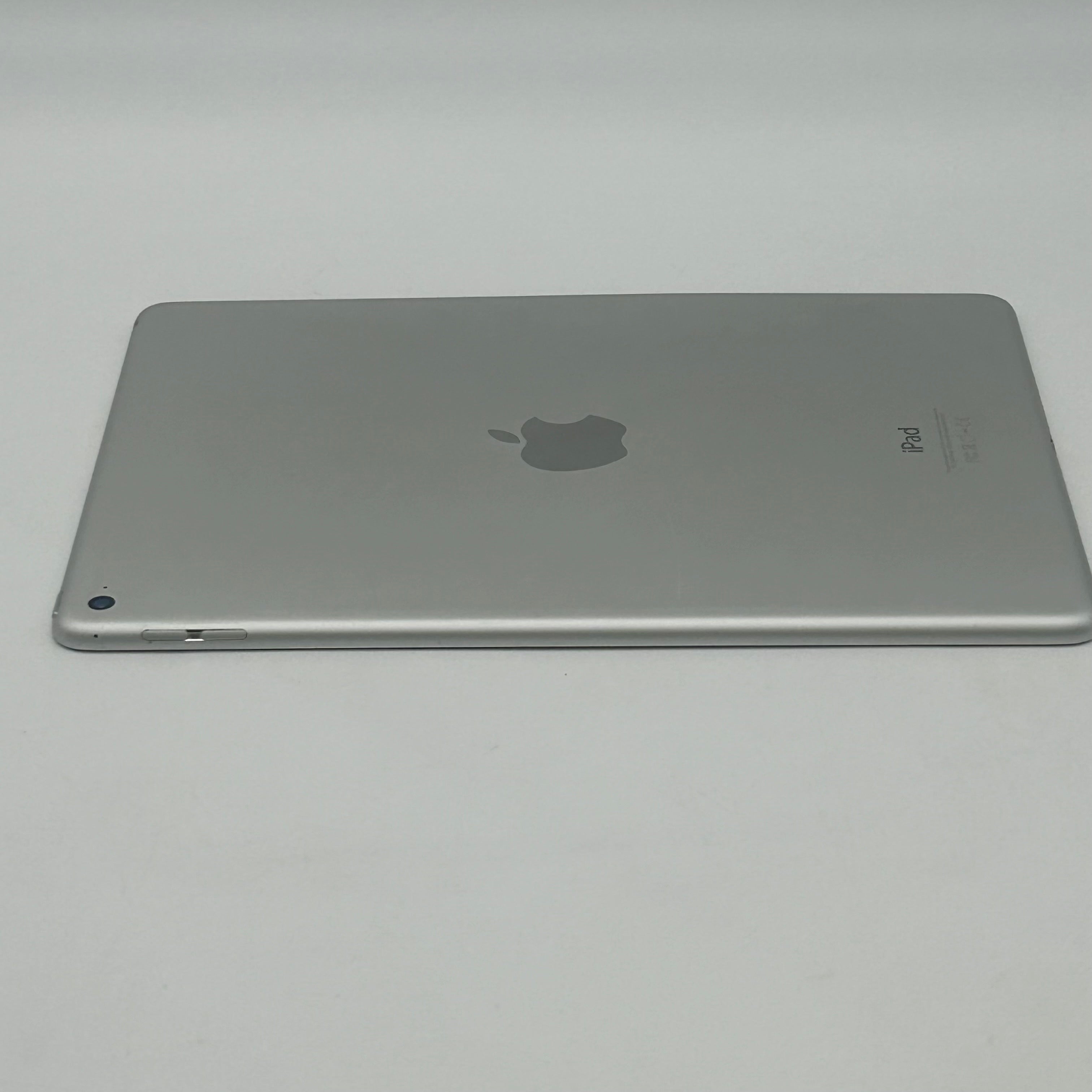 Apple iPad Air 2 Wi-Fi 16GB Silver A1566 - Cracked Screen