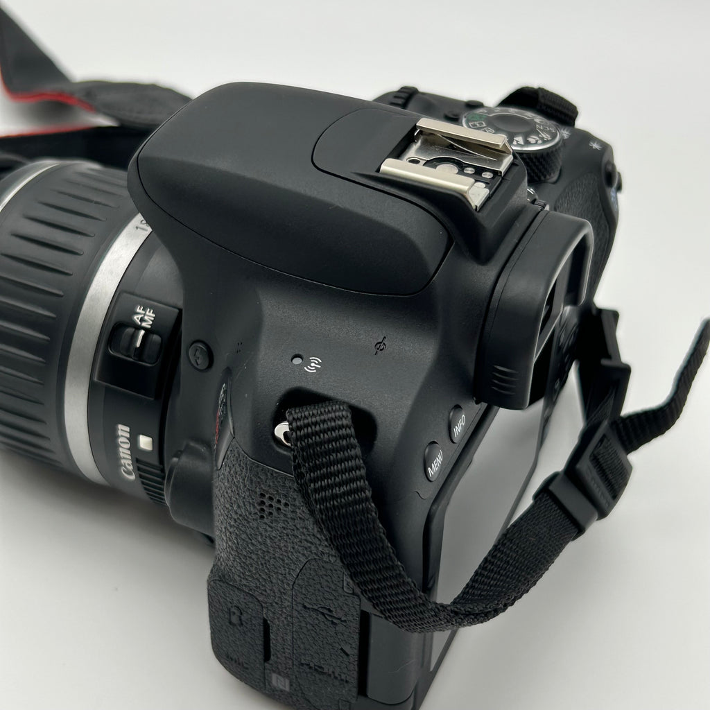 Canon EOS Rebel T7i EF-S 18-55mm Black Screen Broken with Functional Flash